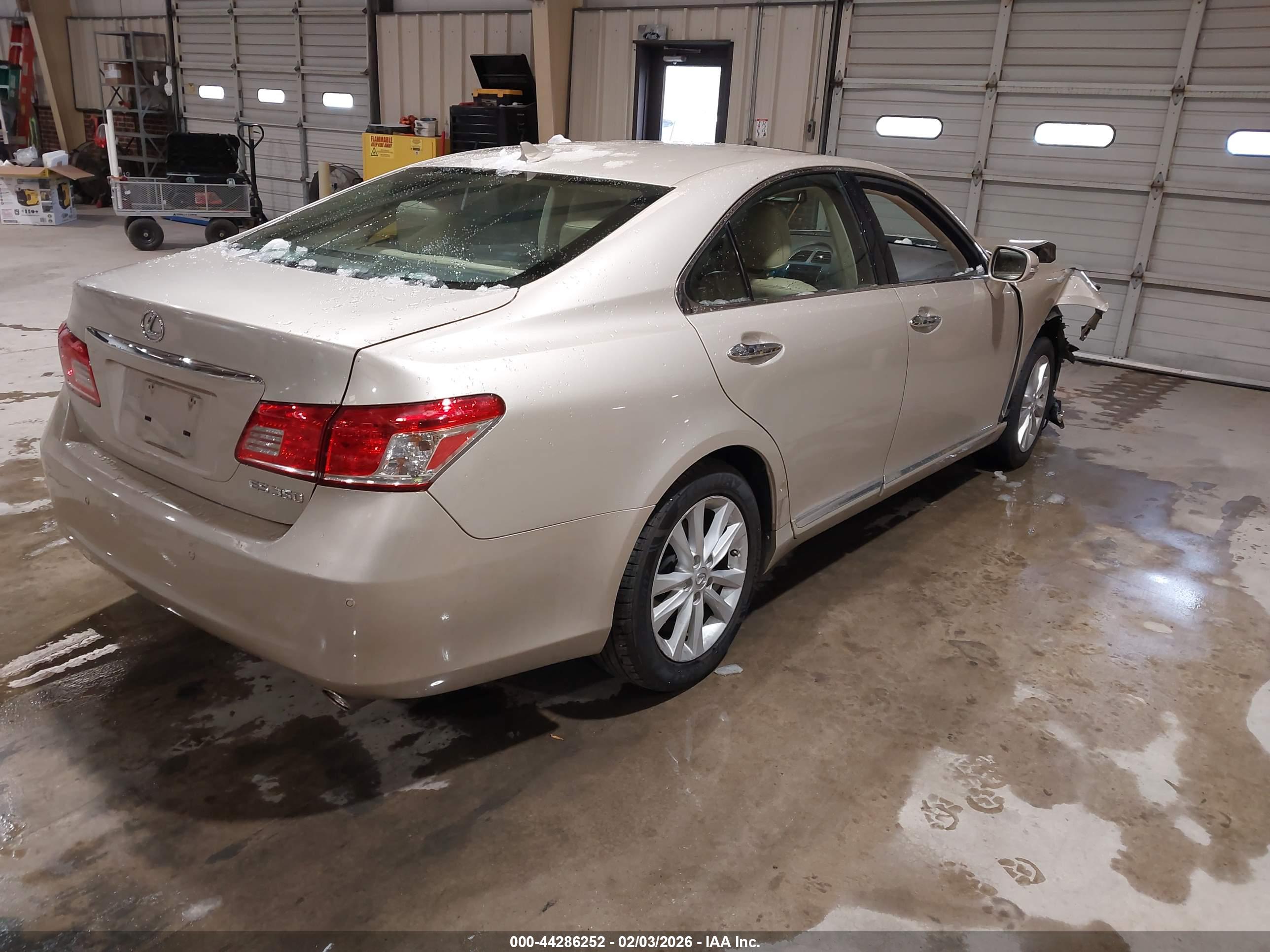 LEXUS ES image 4