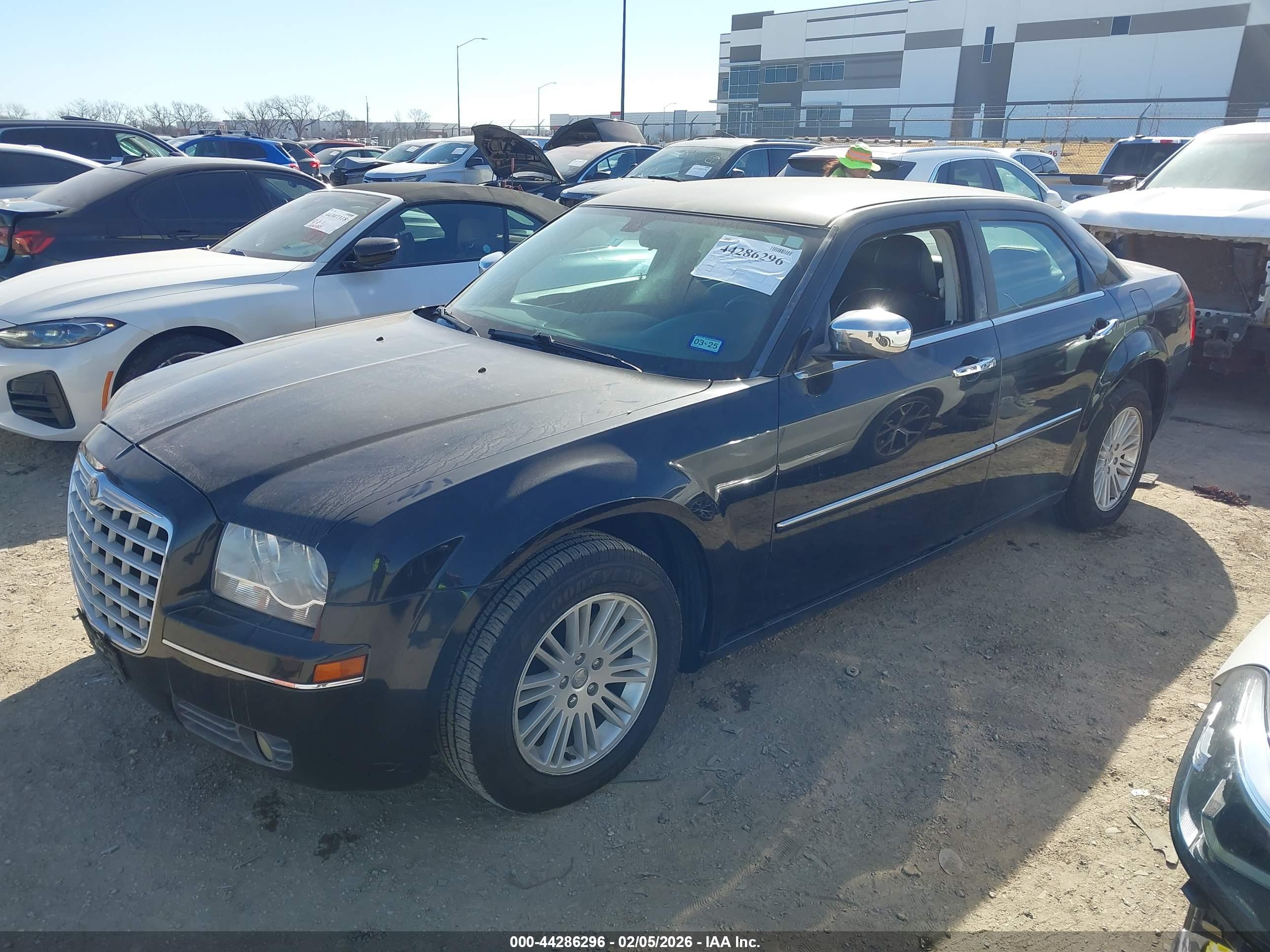 CHRYSLER 300 image 2