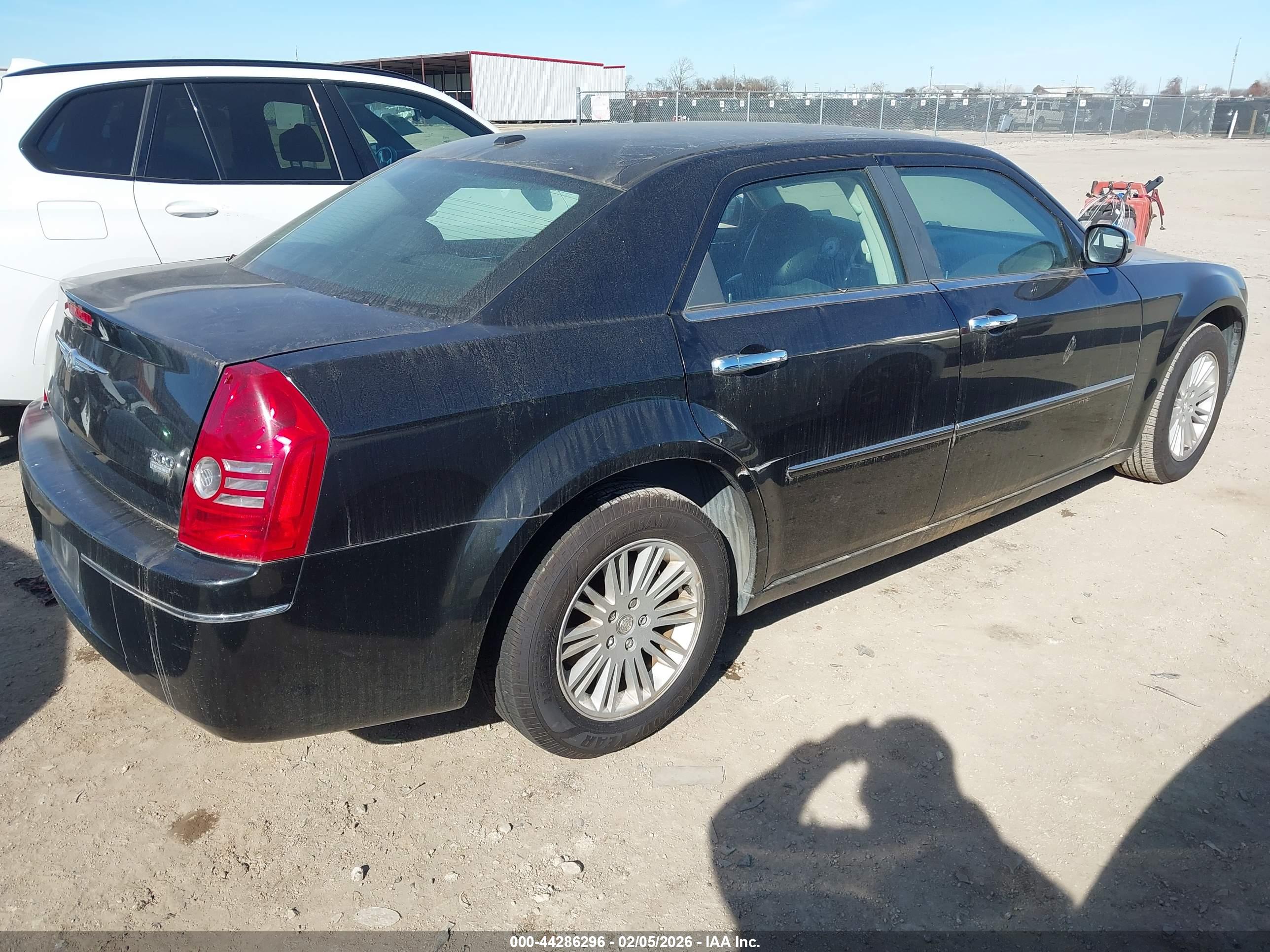 CHRYSLER 300 image 4