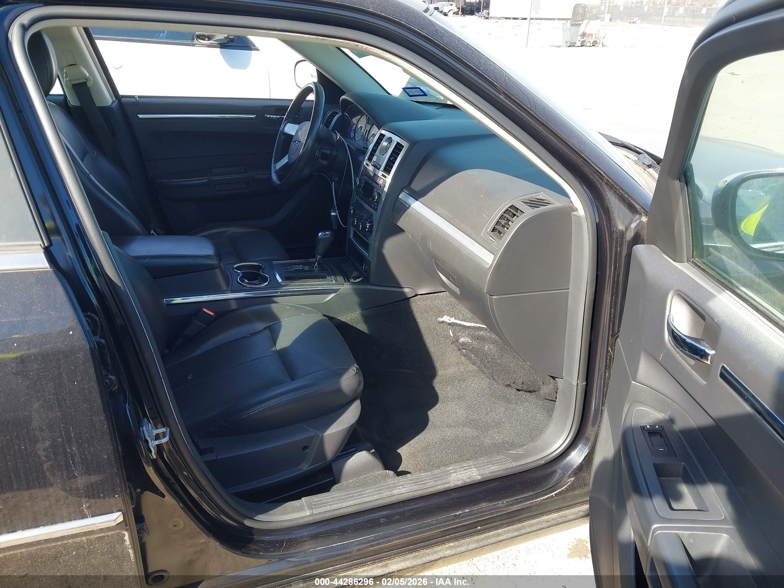 CHRYSLER 300 image 5