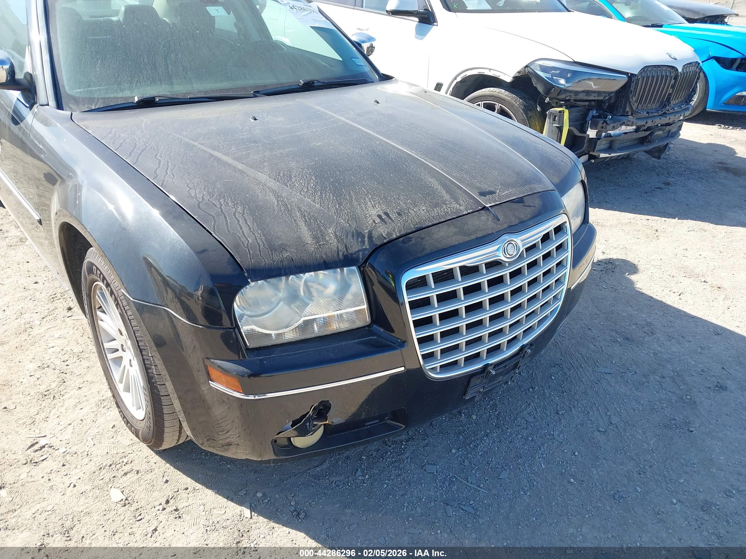 CHRYSLER 300 image 6