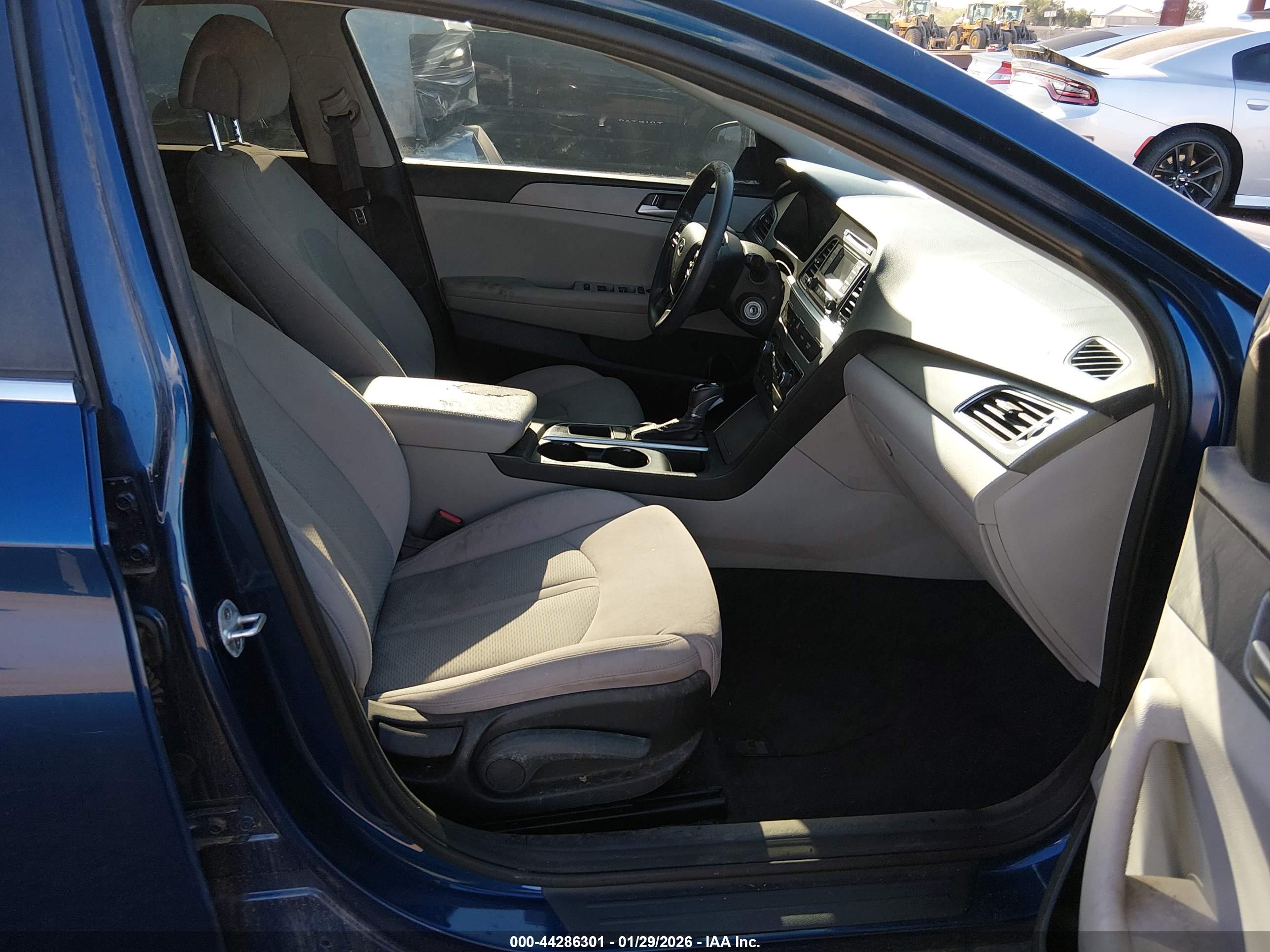 HYUNDAI SONATA image 5