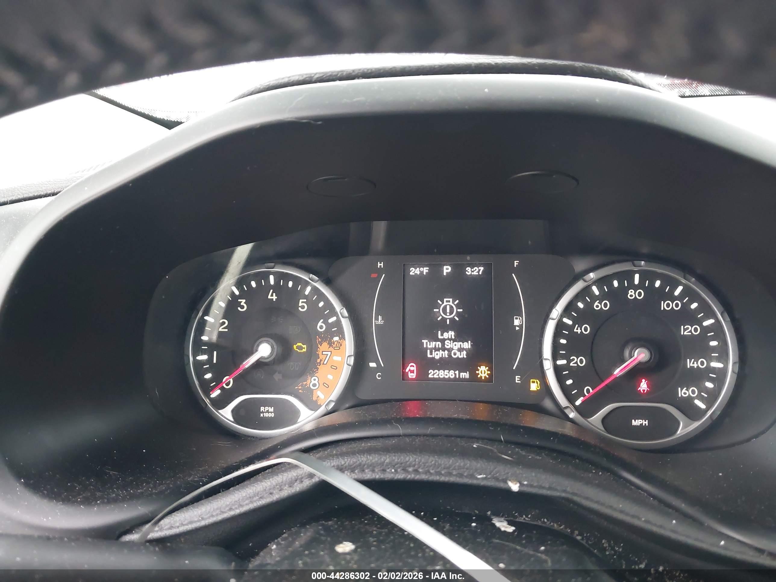 JEEP RENEGADE image 7