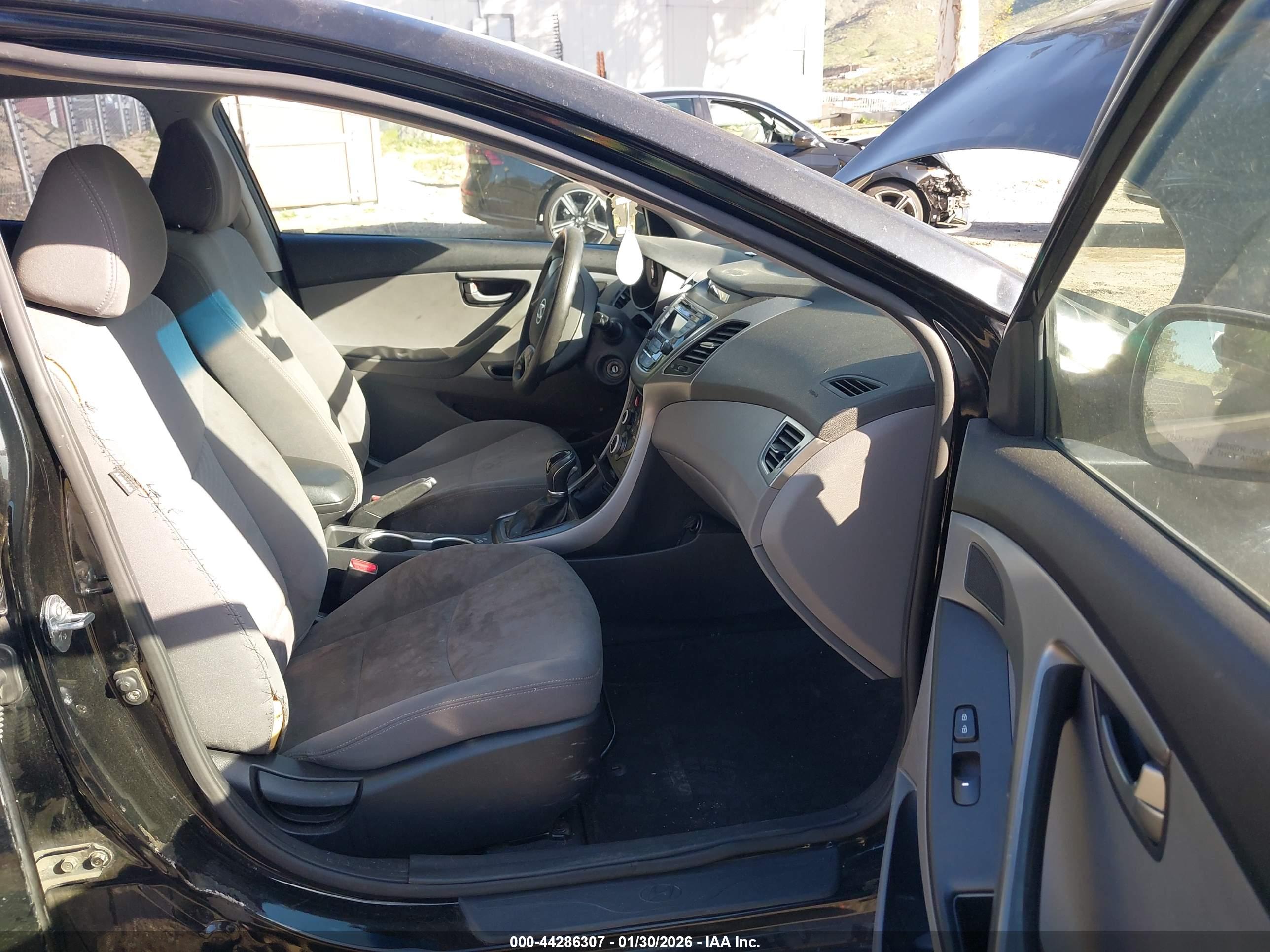 HYUNDAI ELANTRA image 5