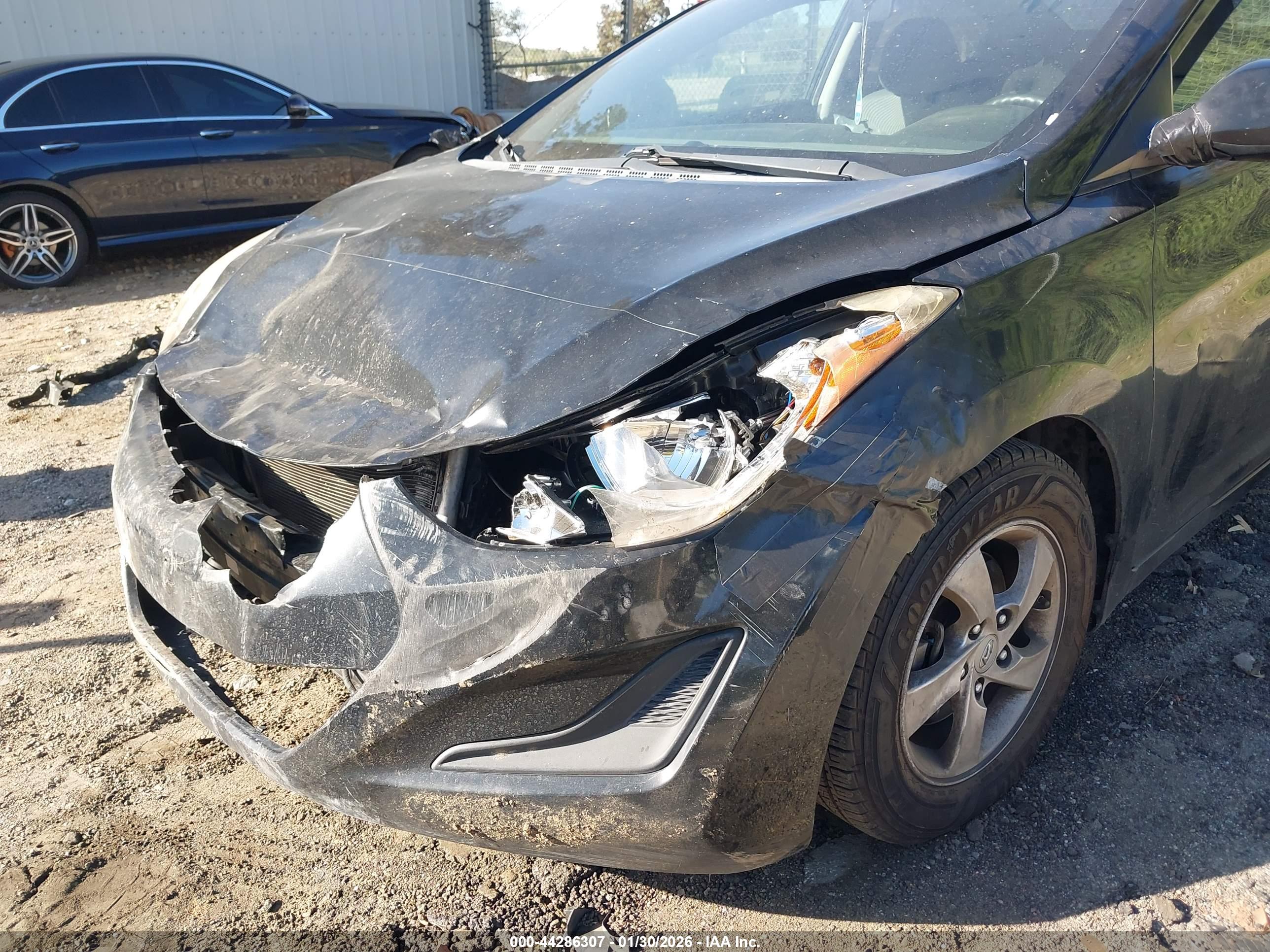 HYUNDAI ELANTRA image 6