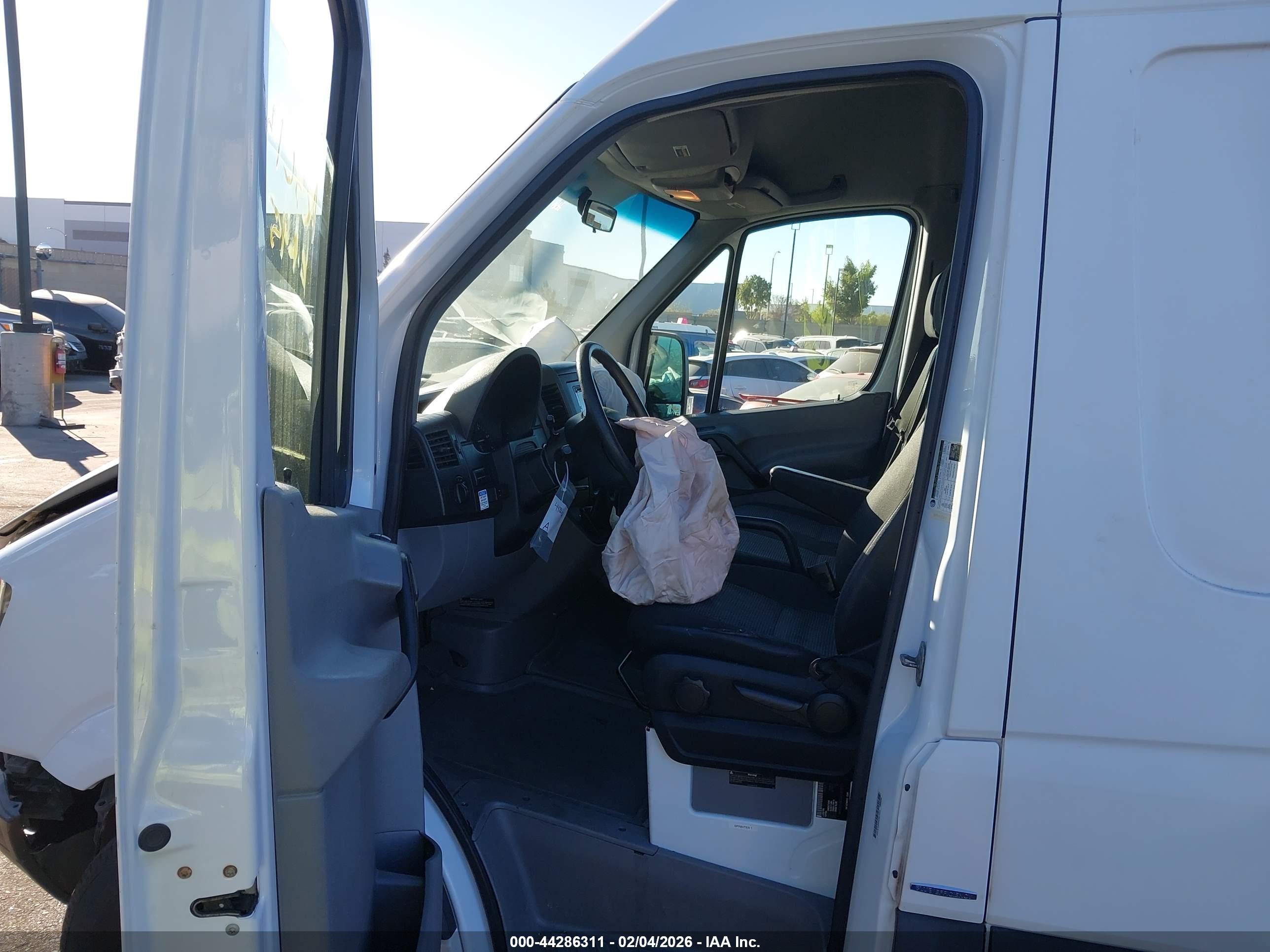 MERCEDES-BENZ SPRINTER image 5