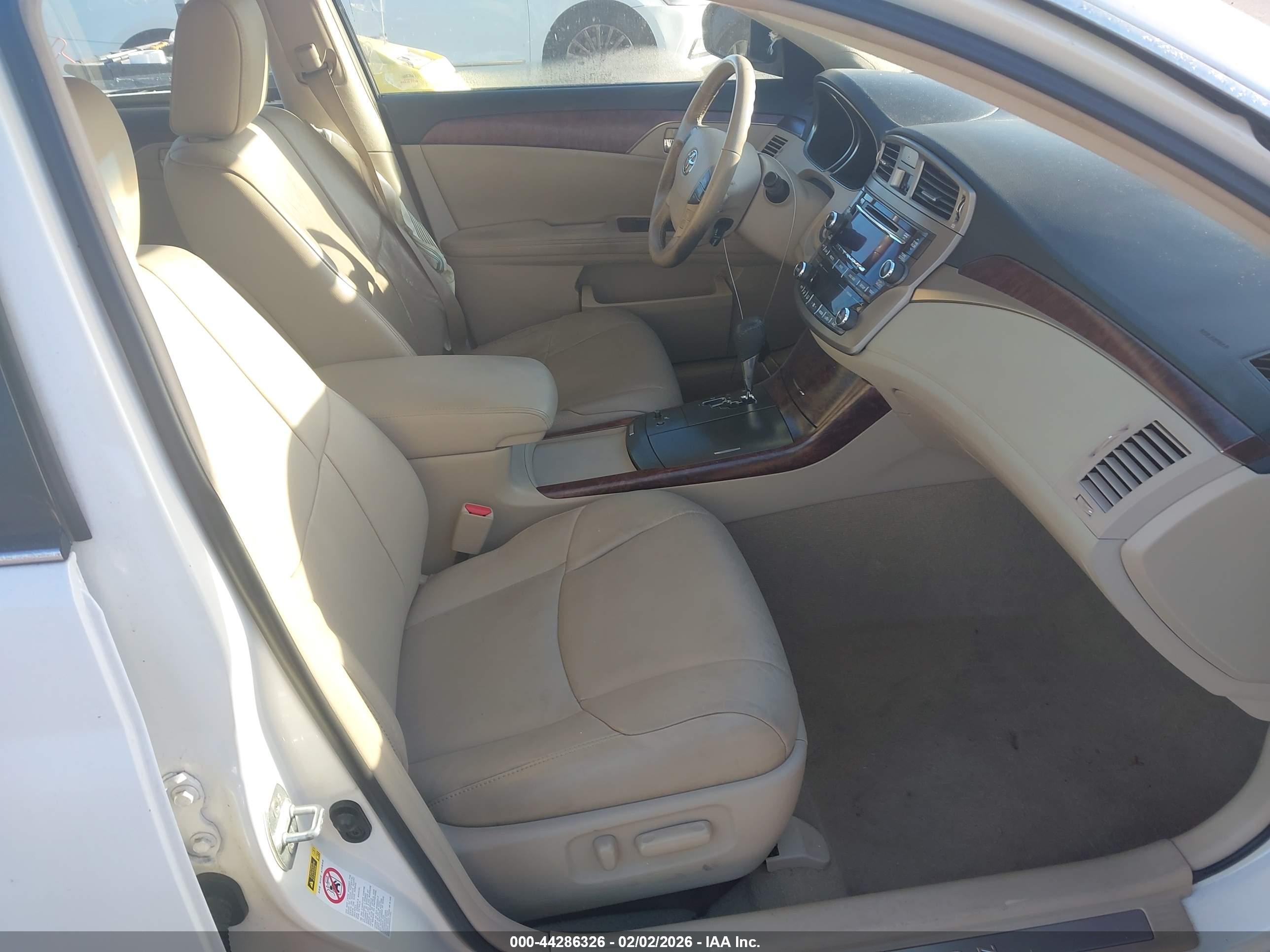 TOYOTA AVALON image 5