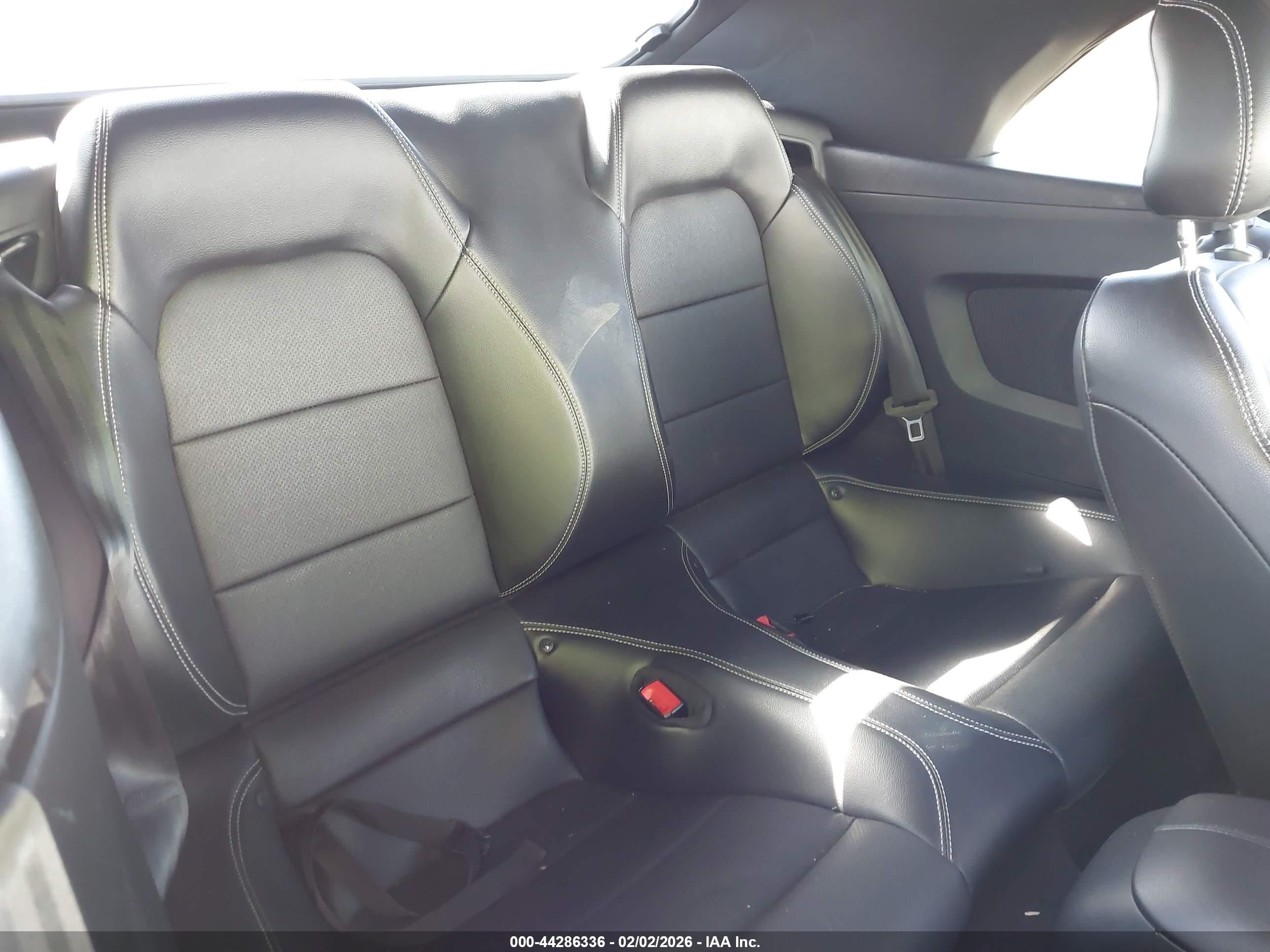 FORD MUSTANG image 8
