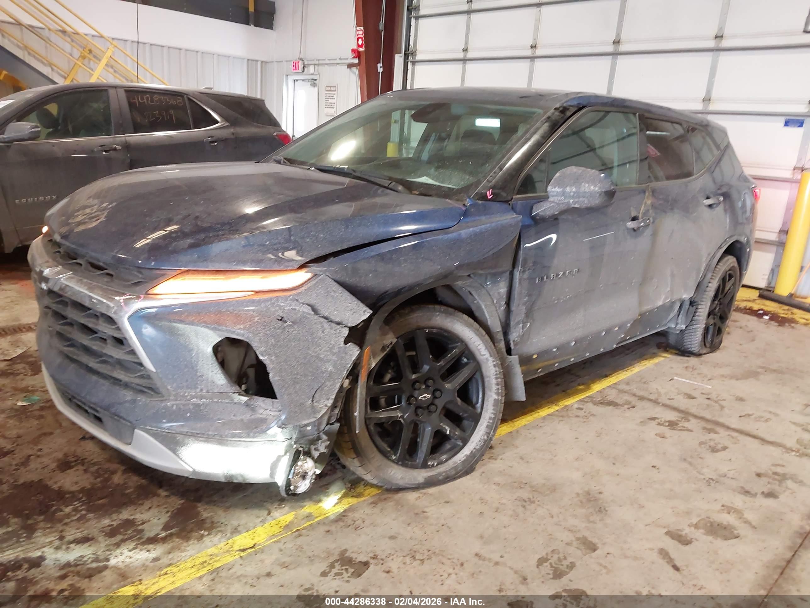 CHEVROLET BLAZER image 2
