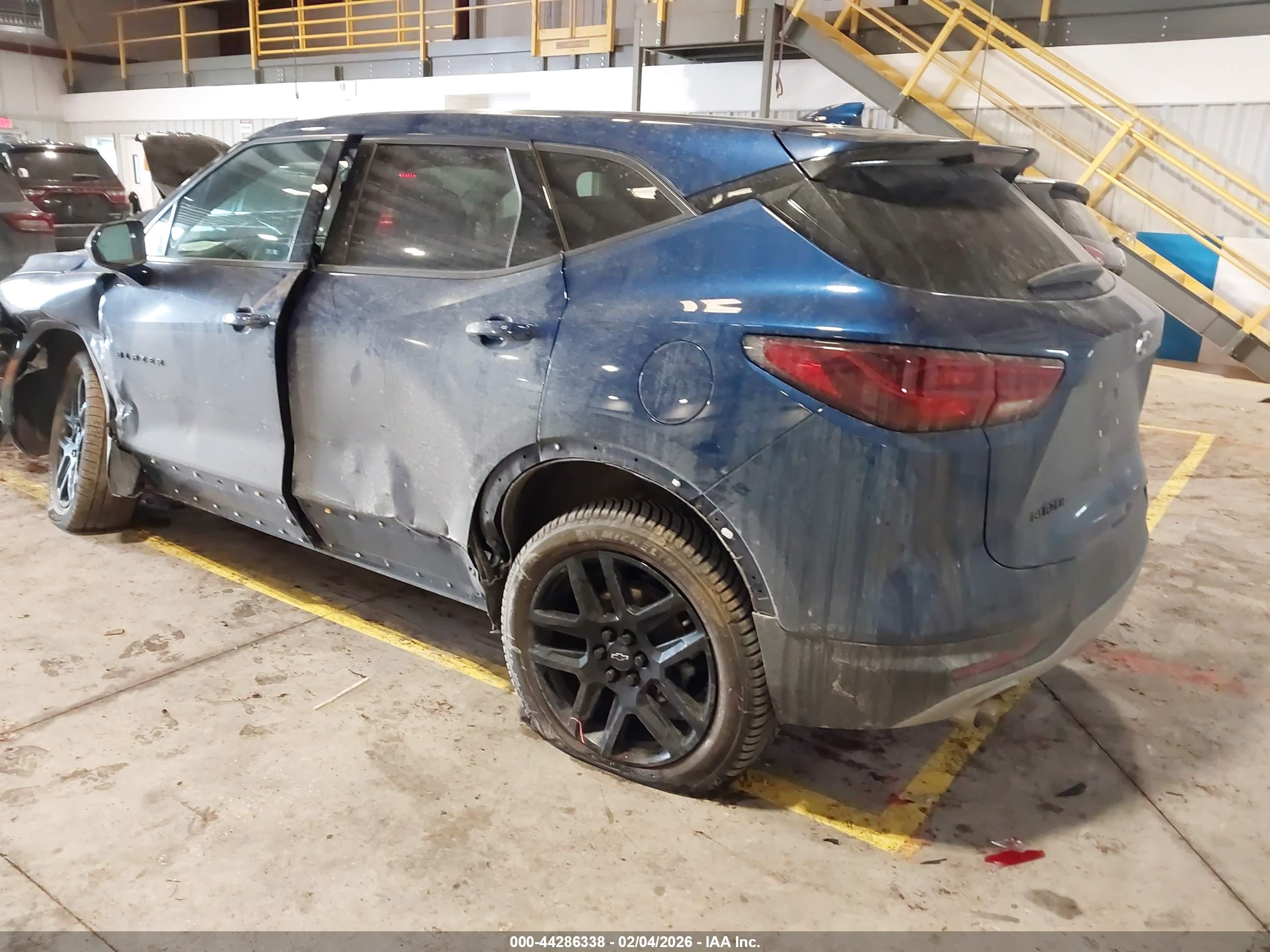 CHEVROLET BLAZER image 3