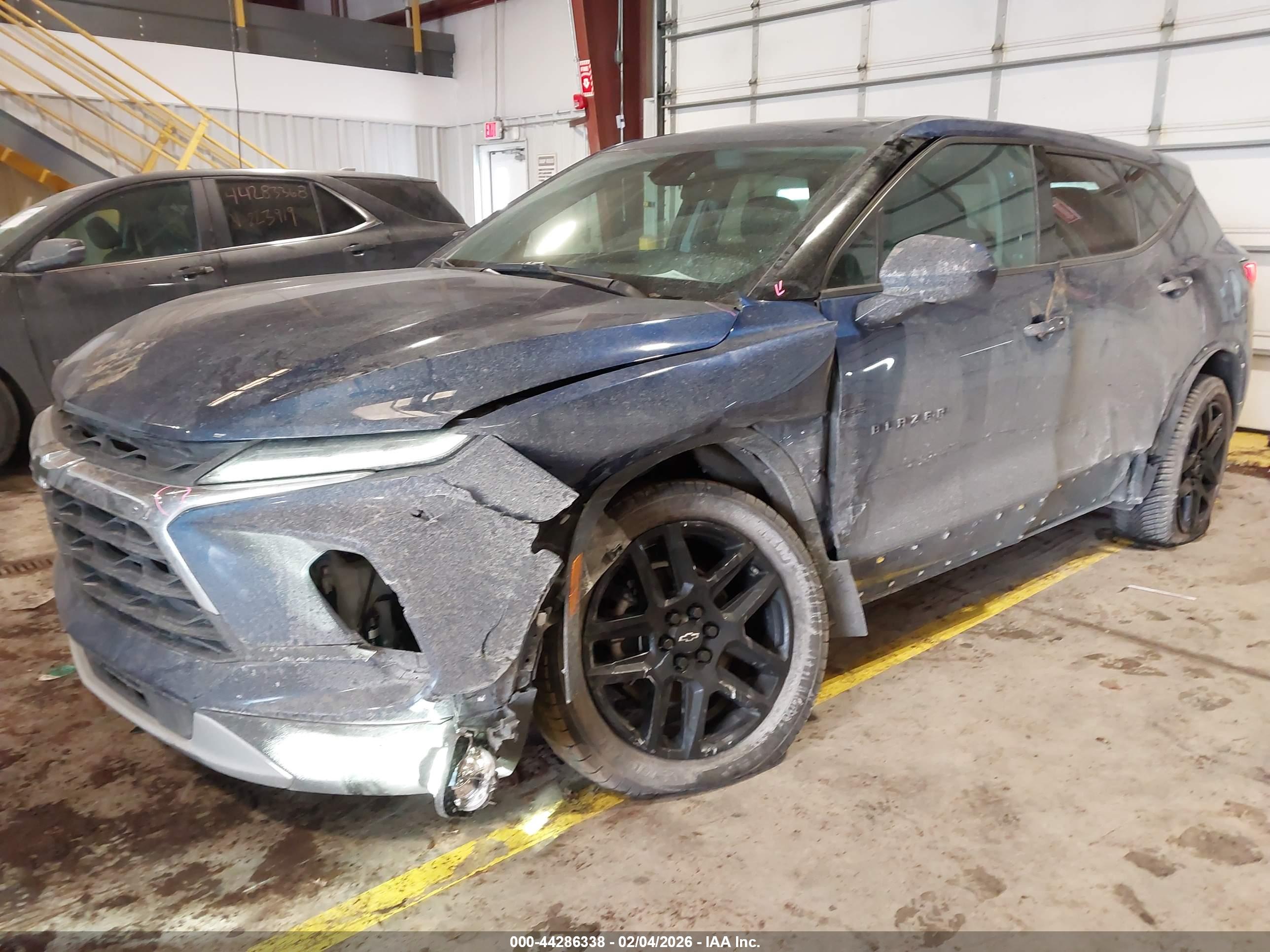 CHEVROLET BLAZER image 6