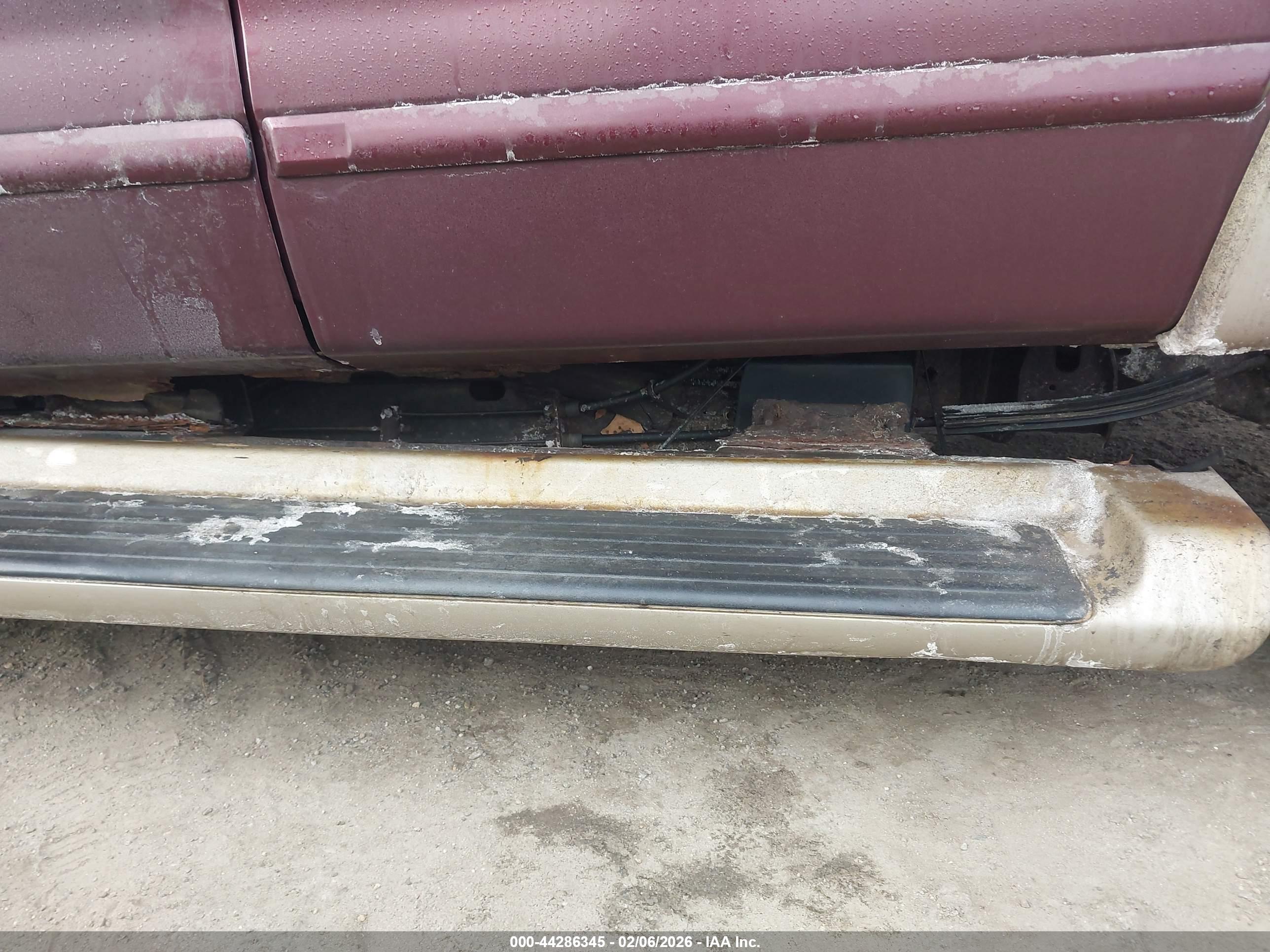 FORD EXPLORER image 6