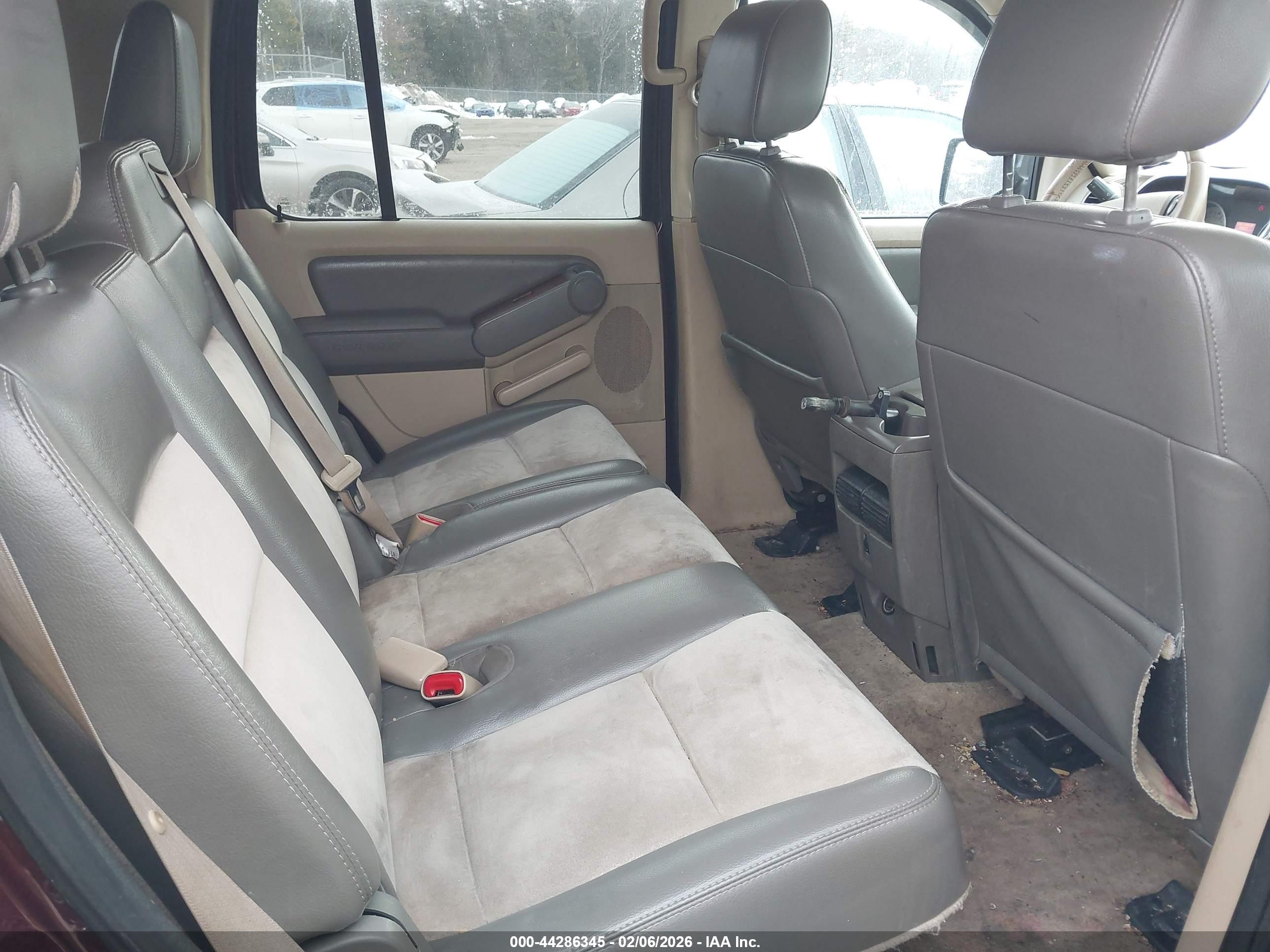 FORD EXPLORER image 8