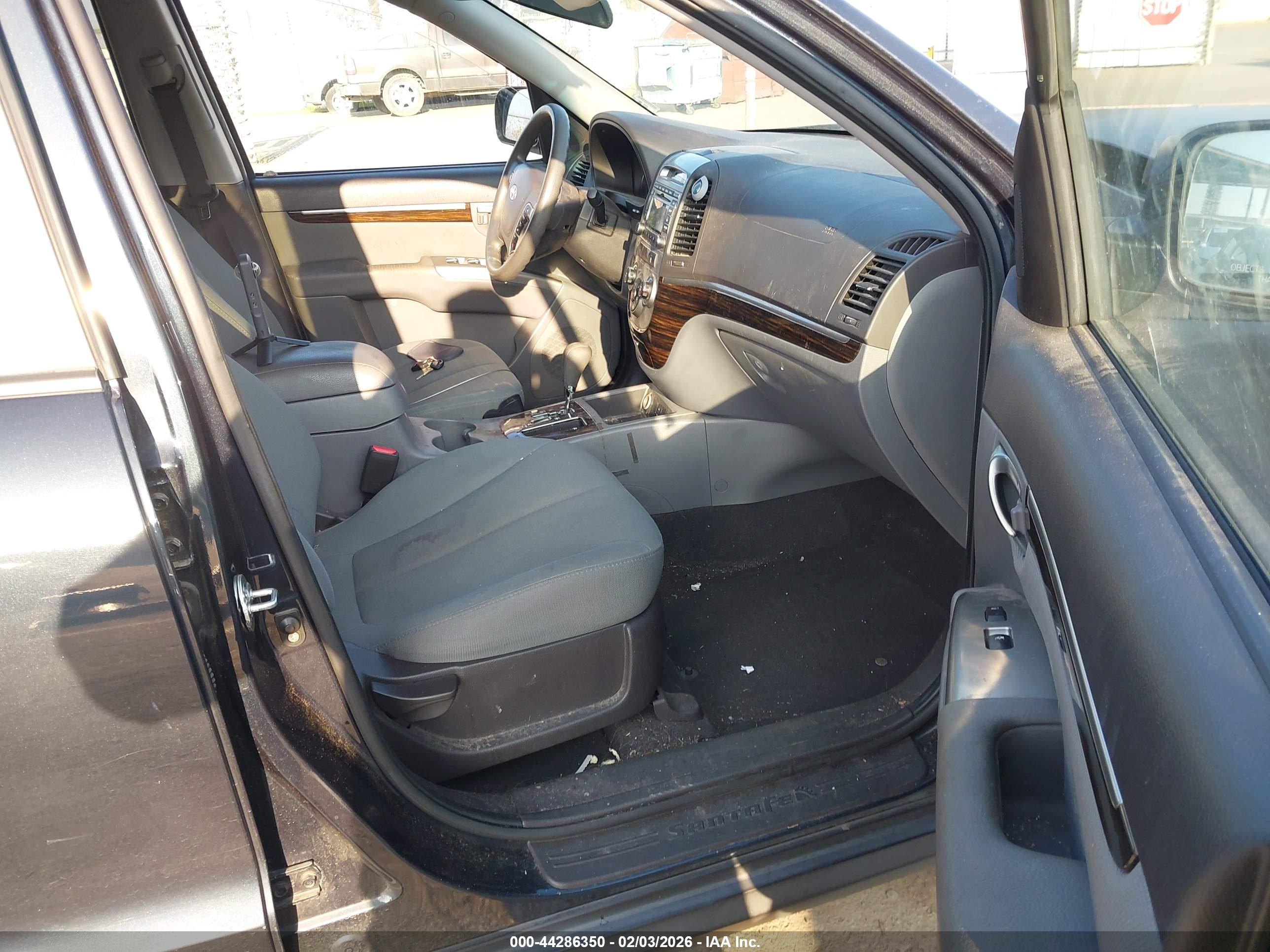 HYUNDAI SANTA image 5