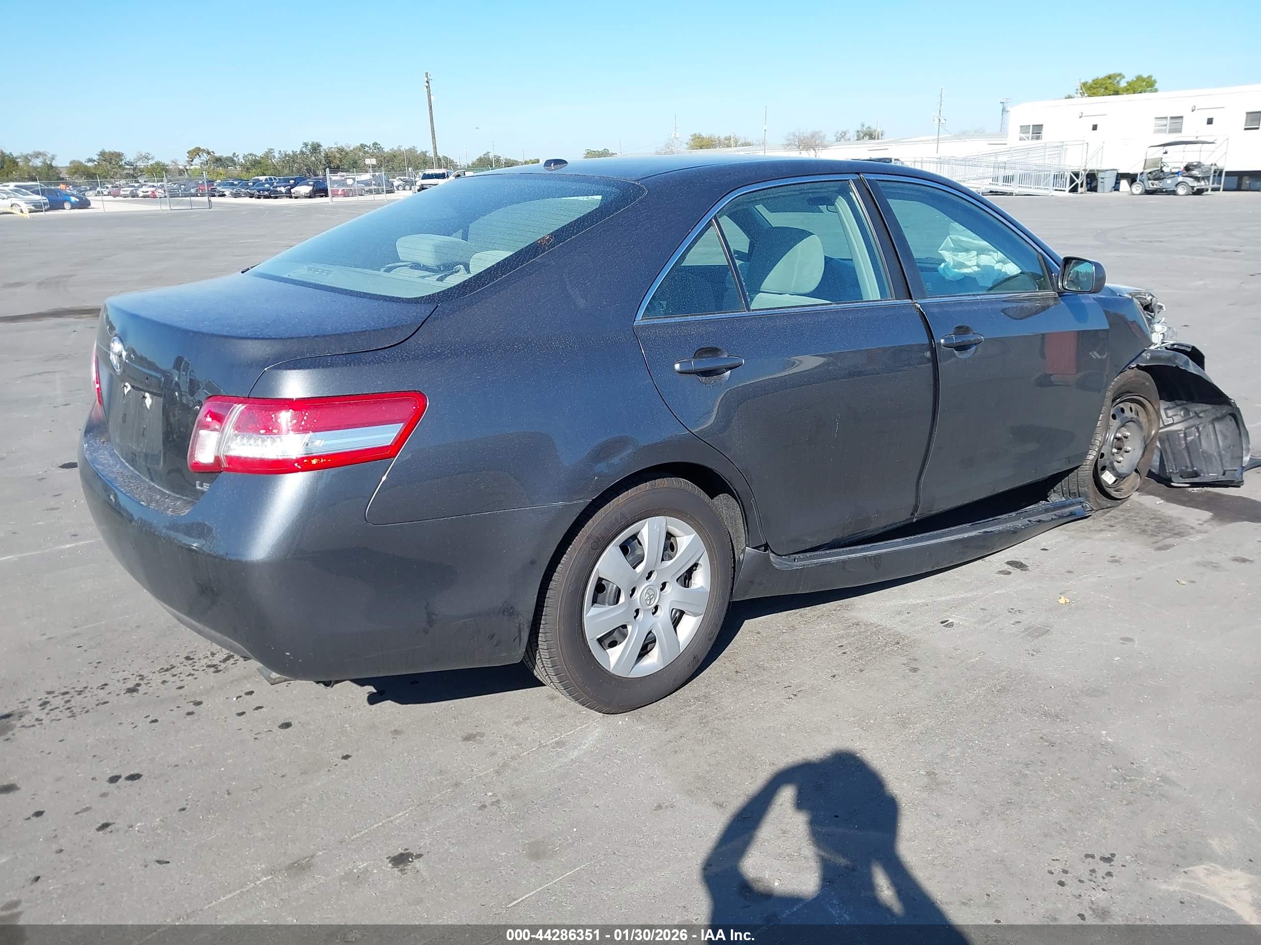 TOYOTA CAMRY image 4