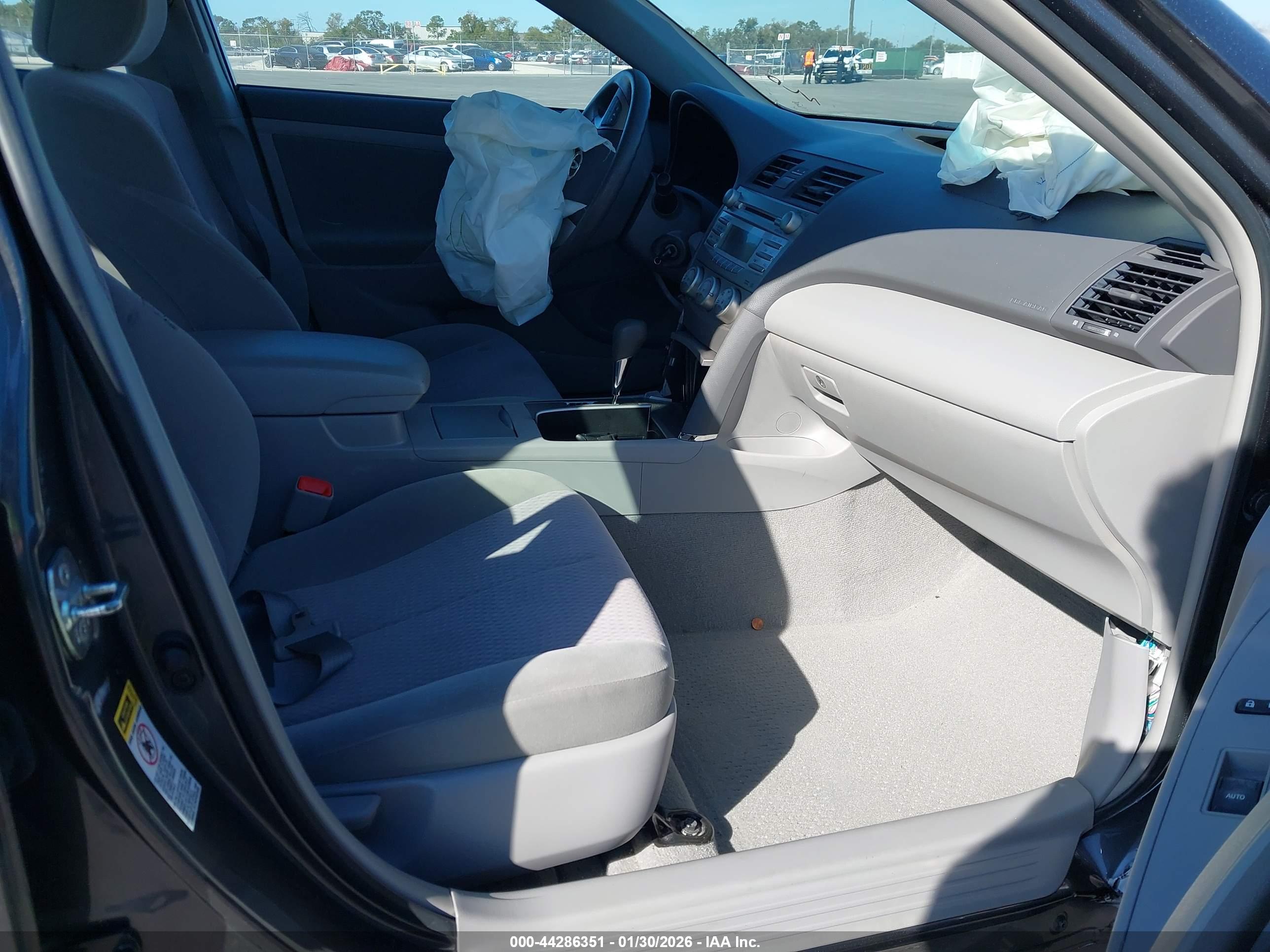 TOYOTA CAMRY image 5