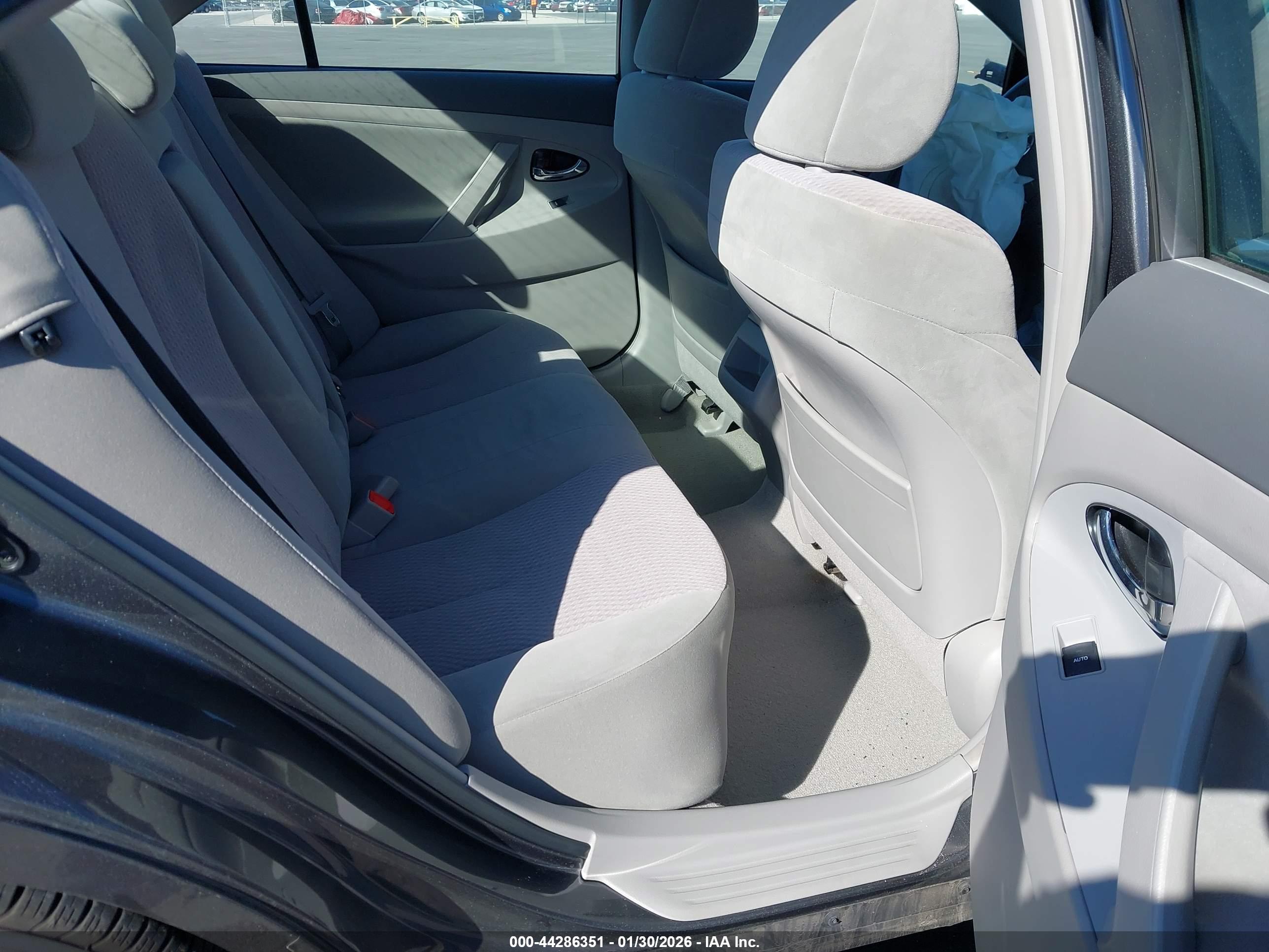 TOYOTA CAMRY image 8