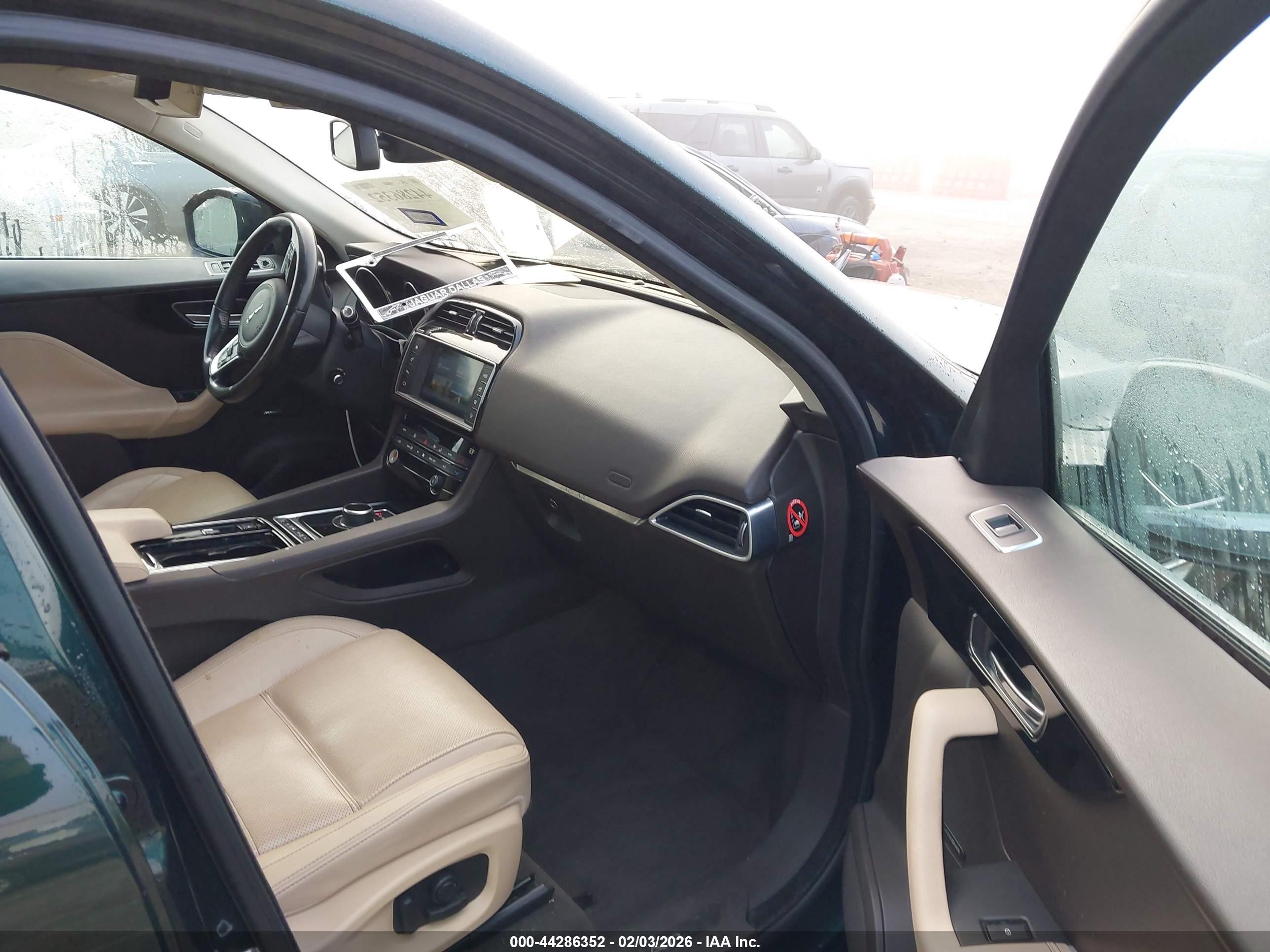 JAGUAR F-PACE image 5