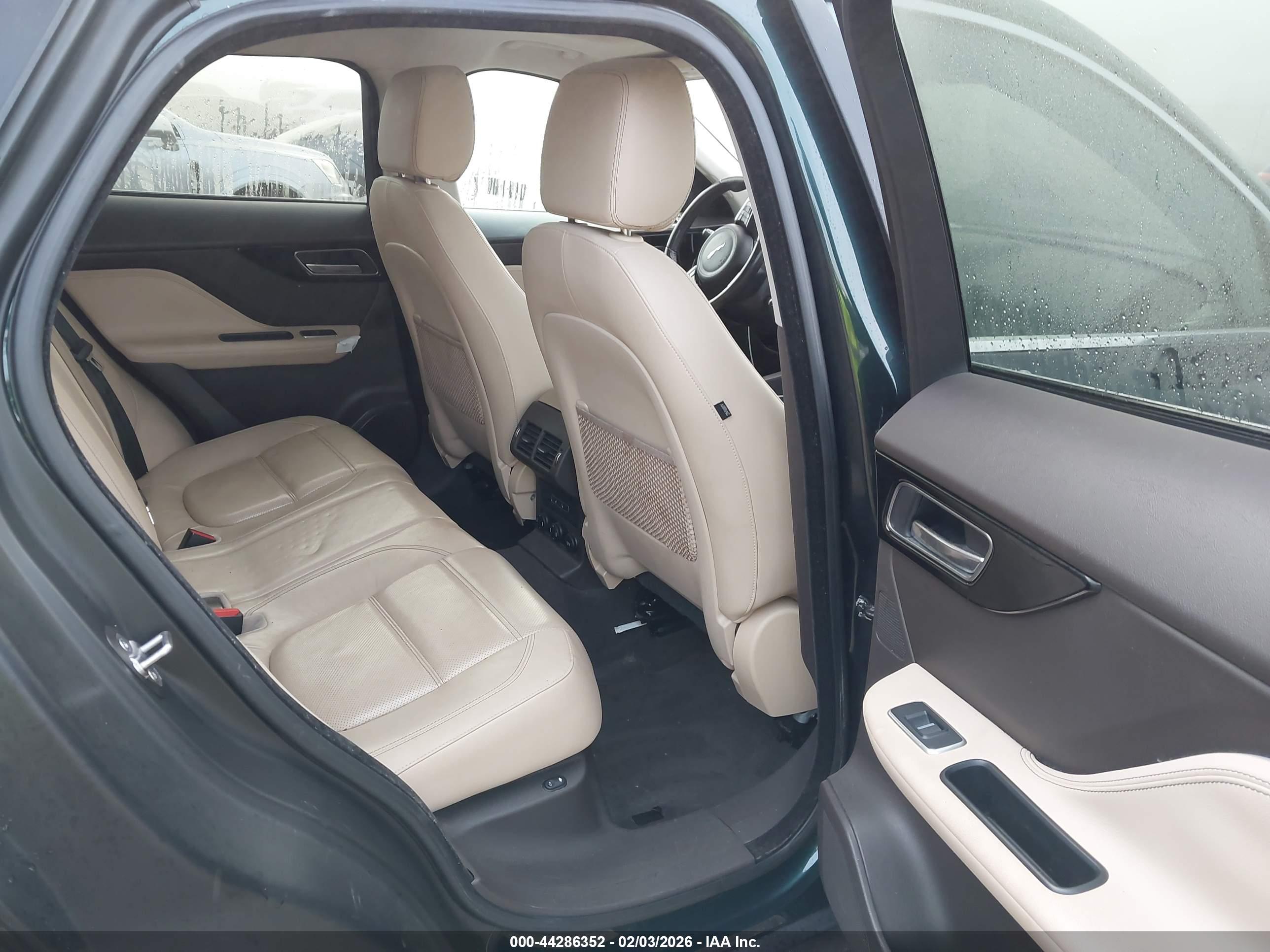 JAGUAR F-PACE image 8