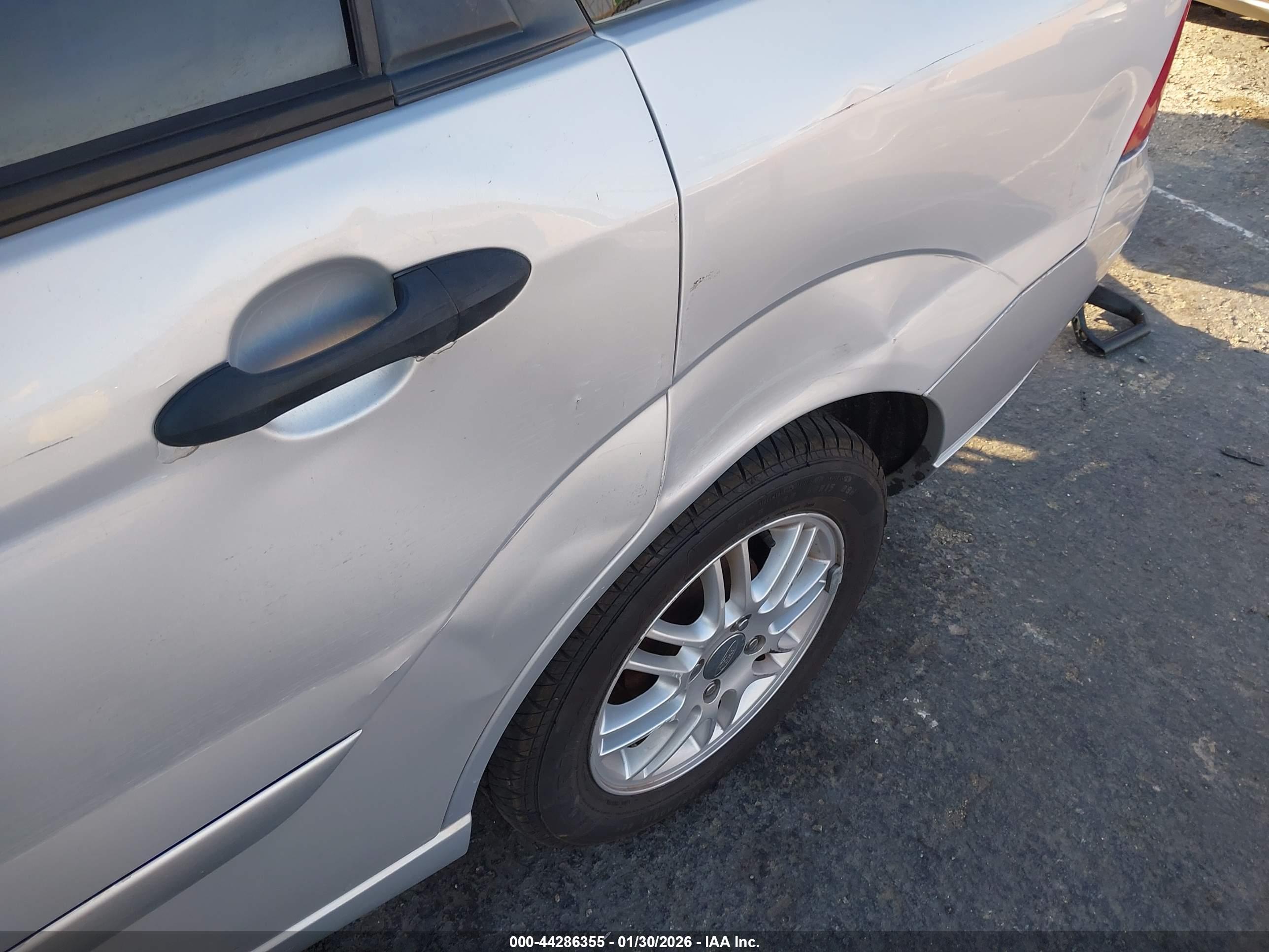 FORD FOCUS image 6