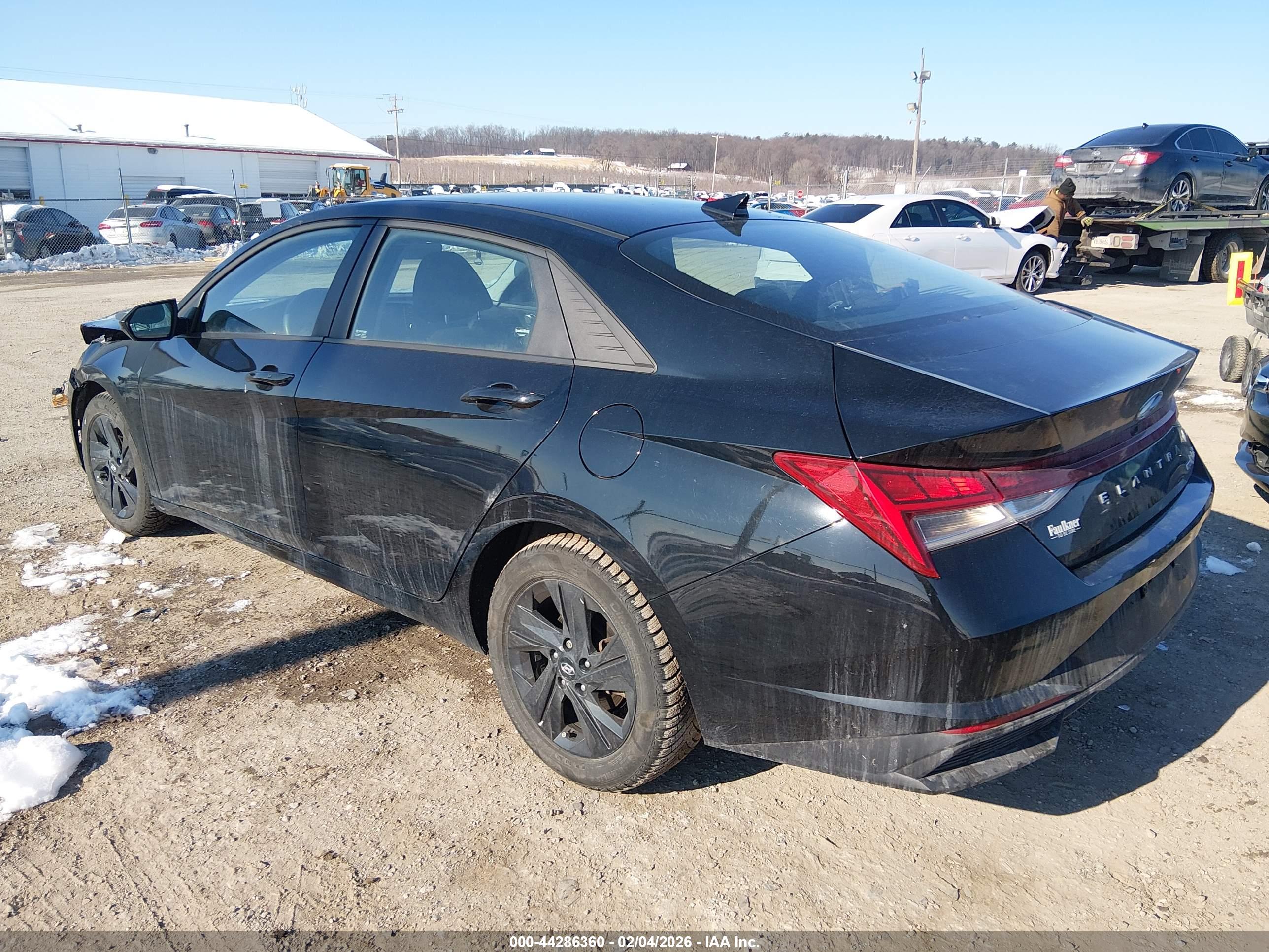 HYUNDAI ELANTRA image 3