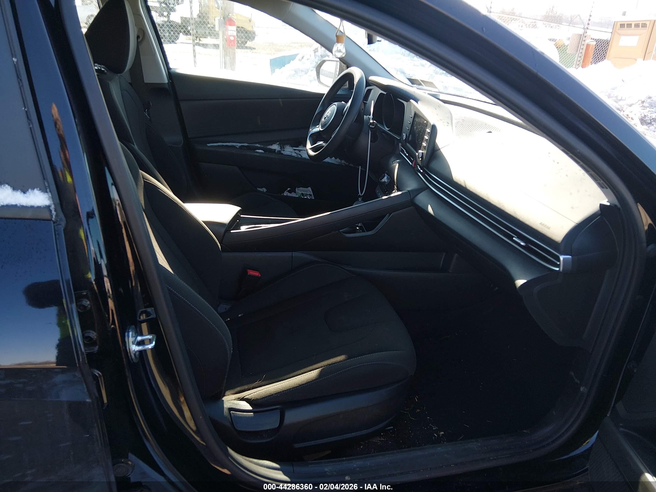 HYUNDAI ELANTRA image 5
