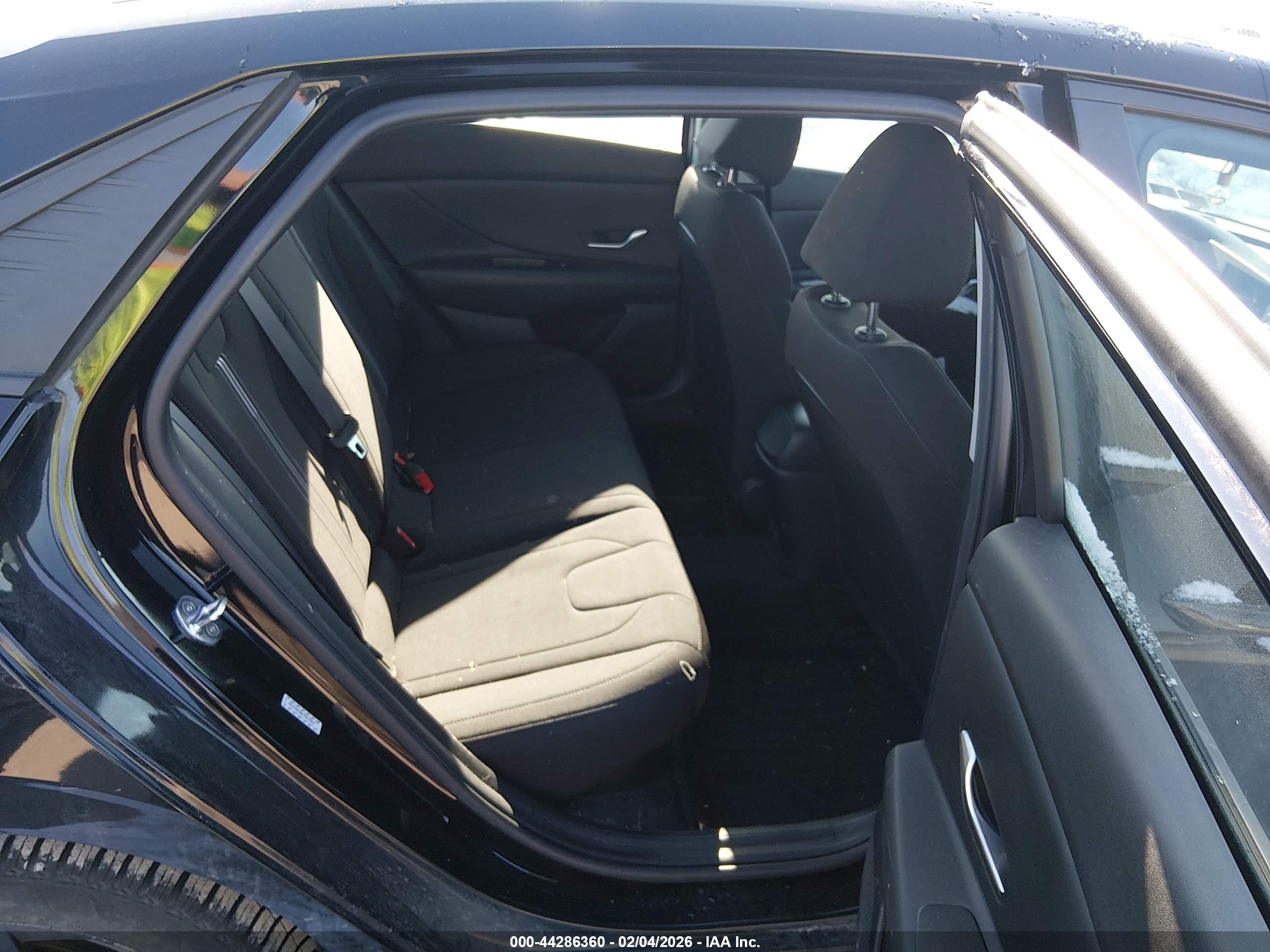 HYUNDAI ELANTRA image 8
