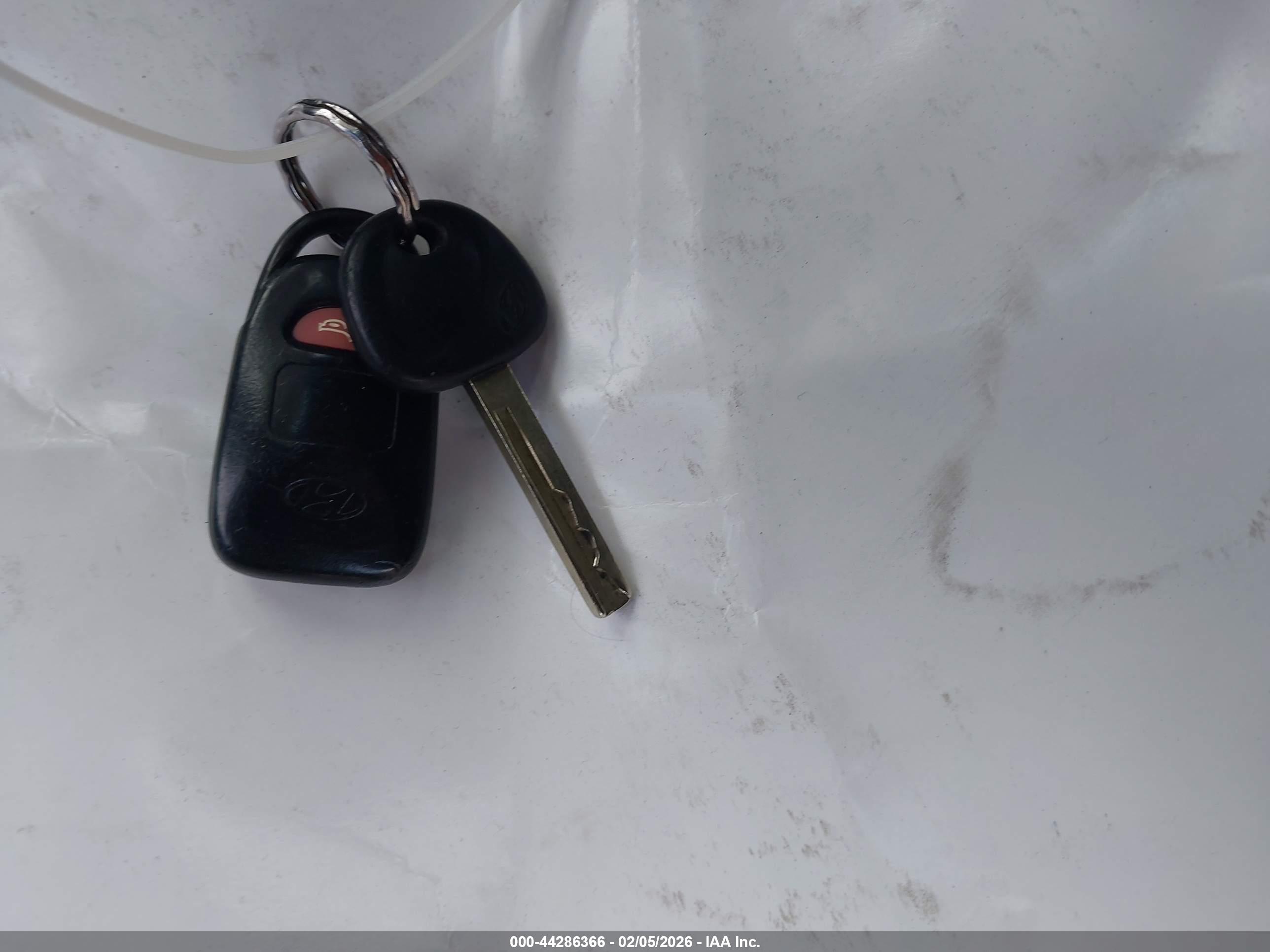 HYUNDAI VELOSTER image 11