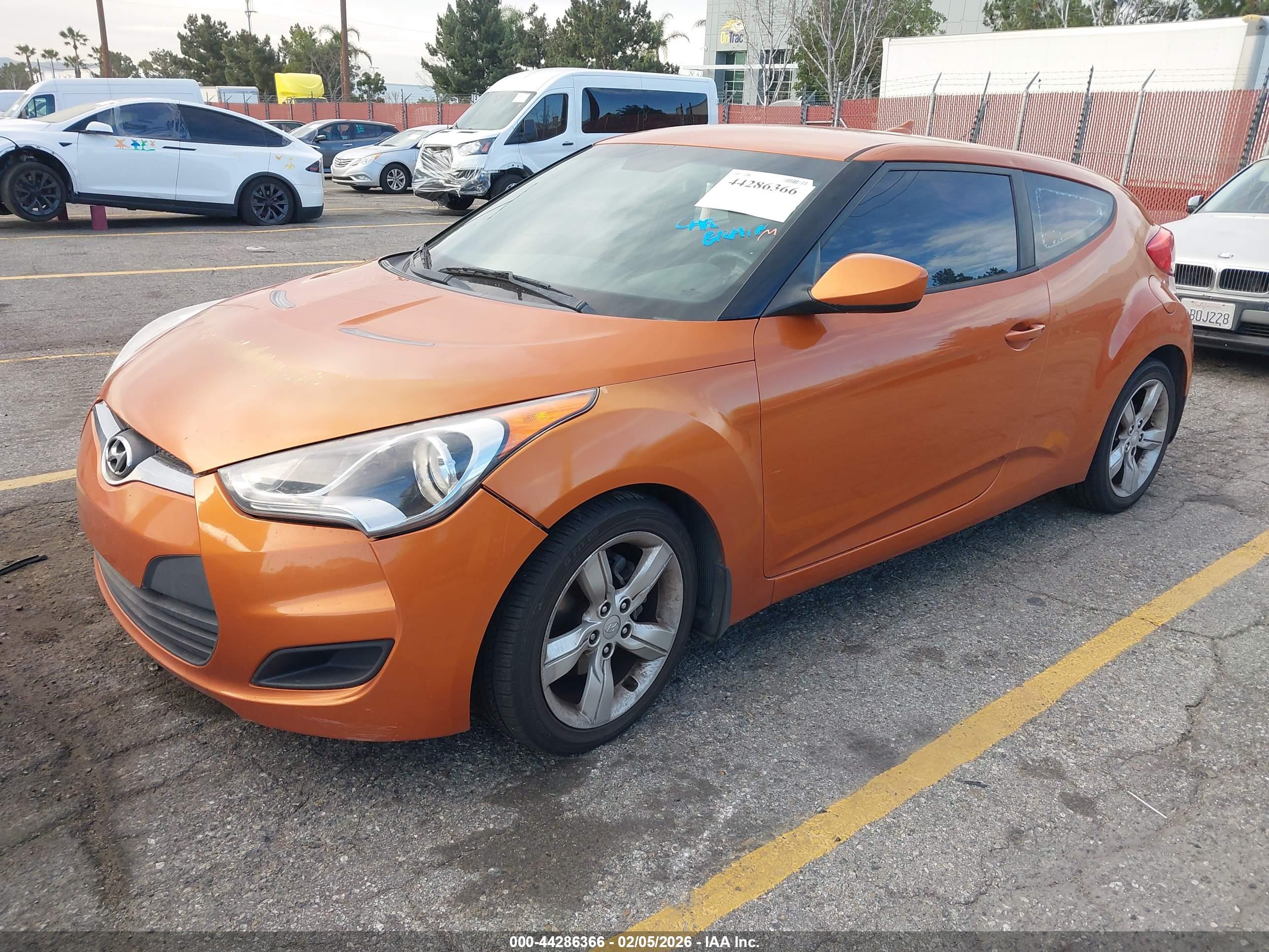 HYUNDAI VELOSTER image 2