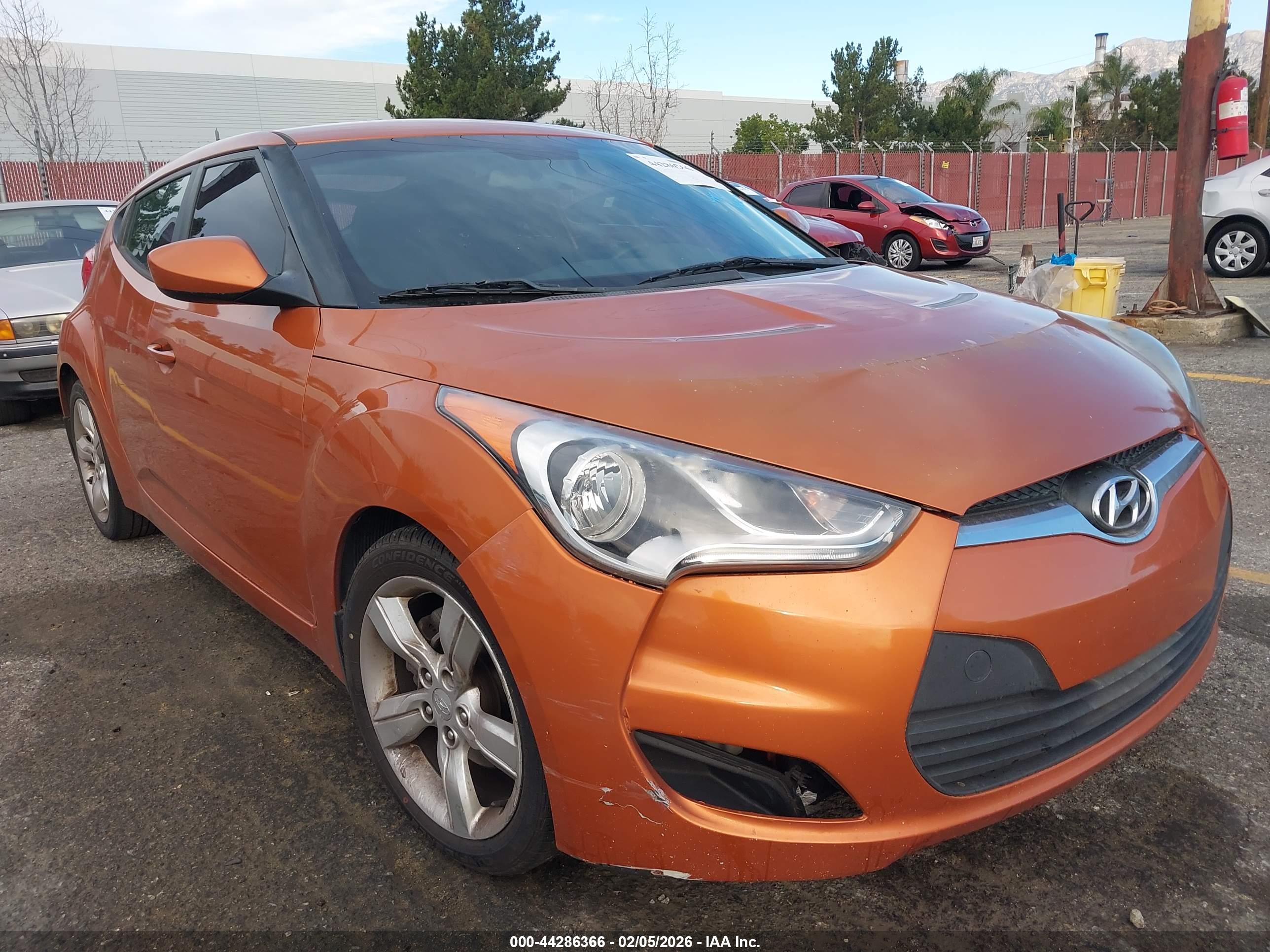 HYUNDAI VELOSTER image 6
