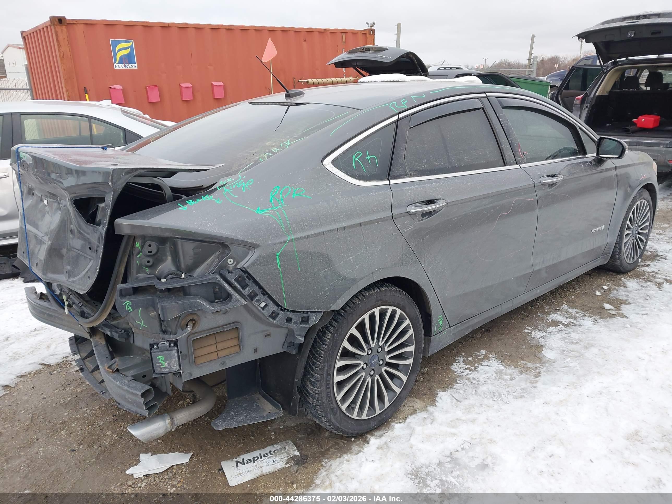 FORD FUSION image 4