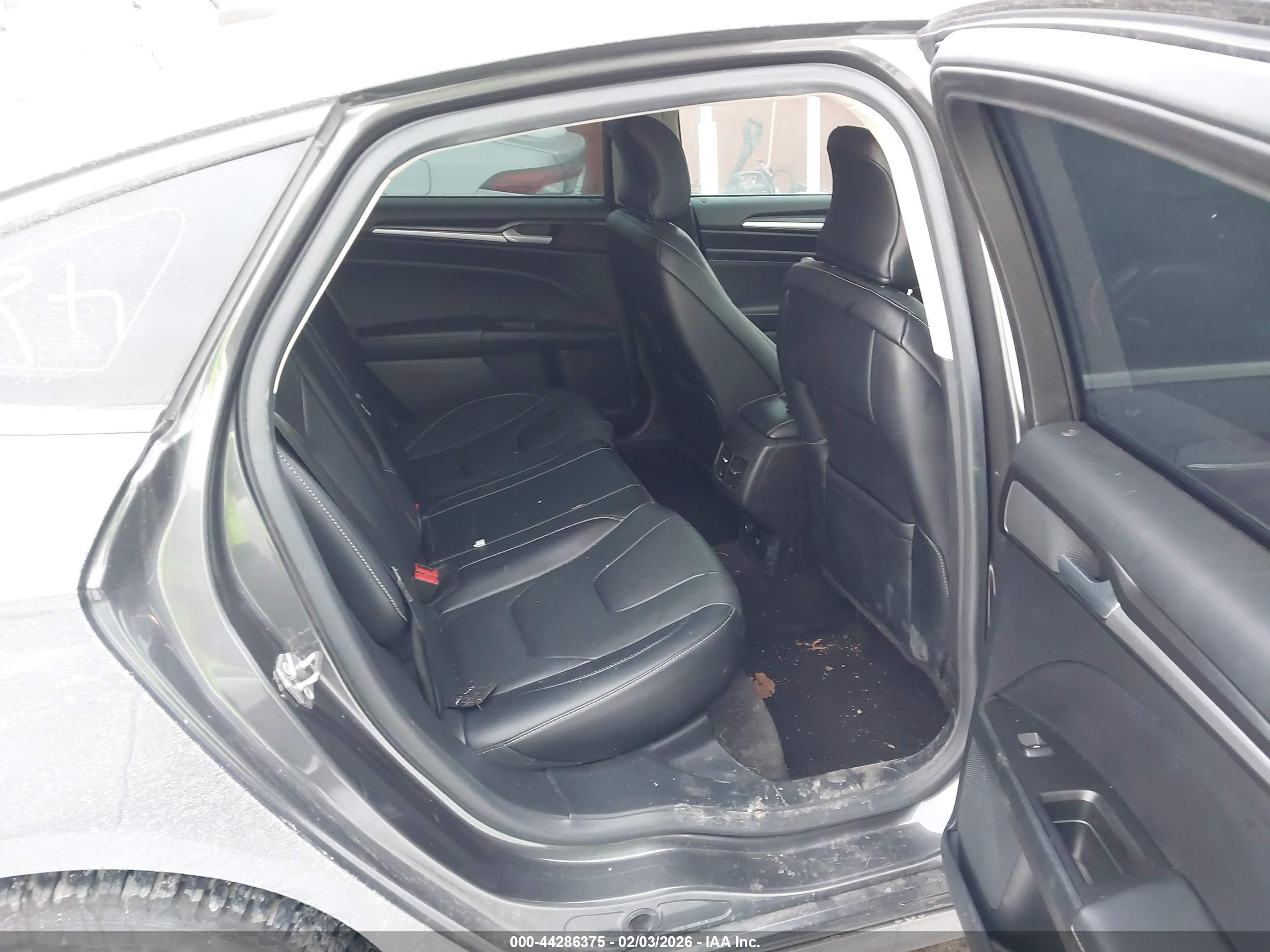 FORD FUSION image 8