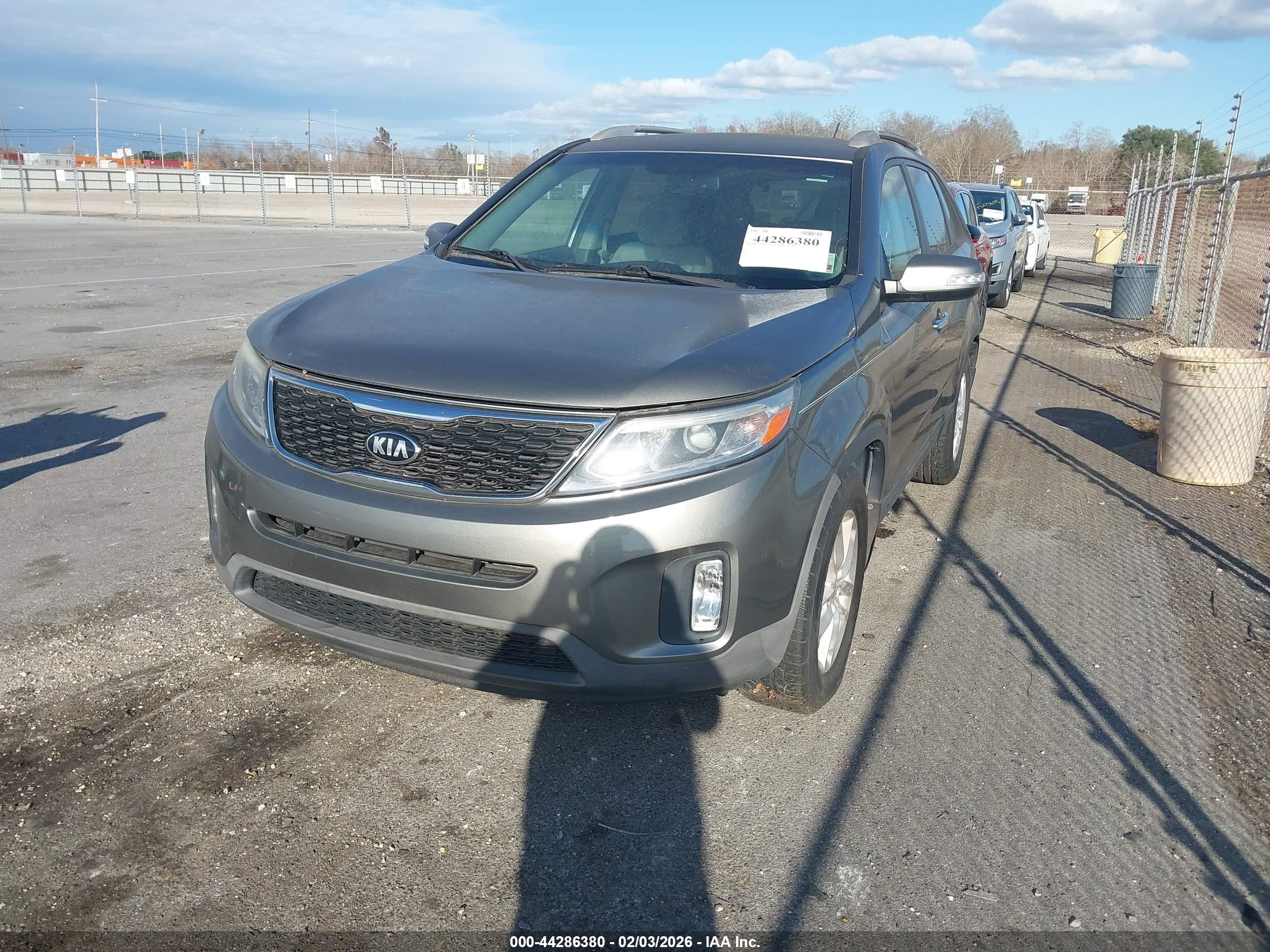 KIA SORENTO image 2