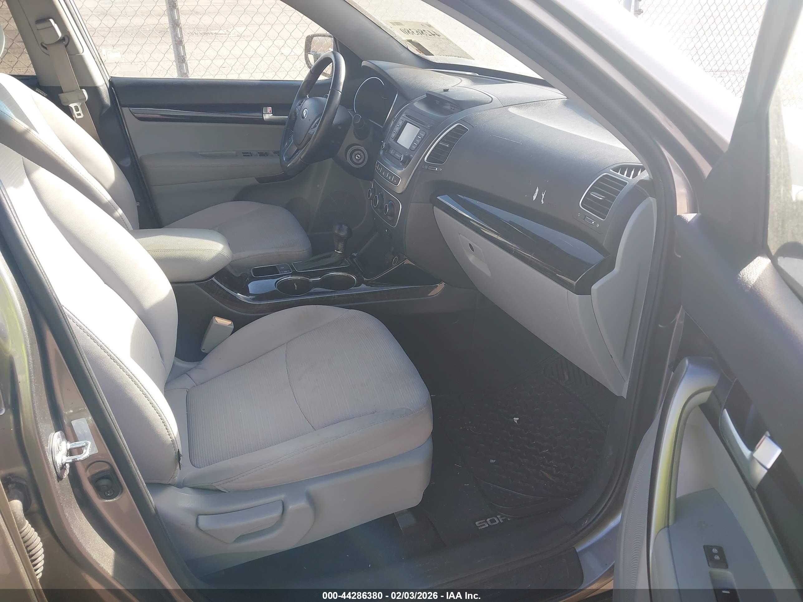 KIA SORENTO image 5