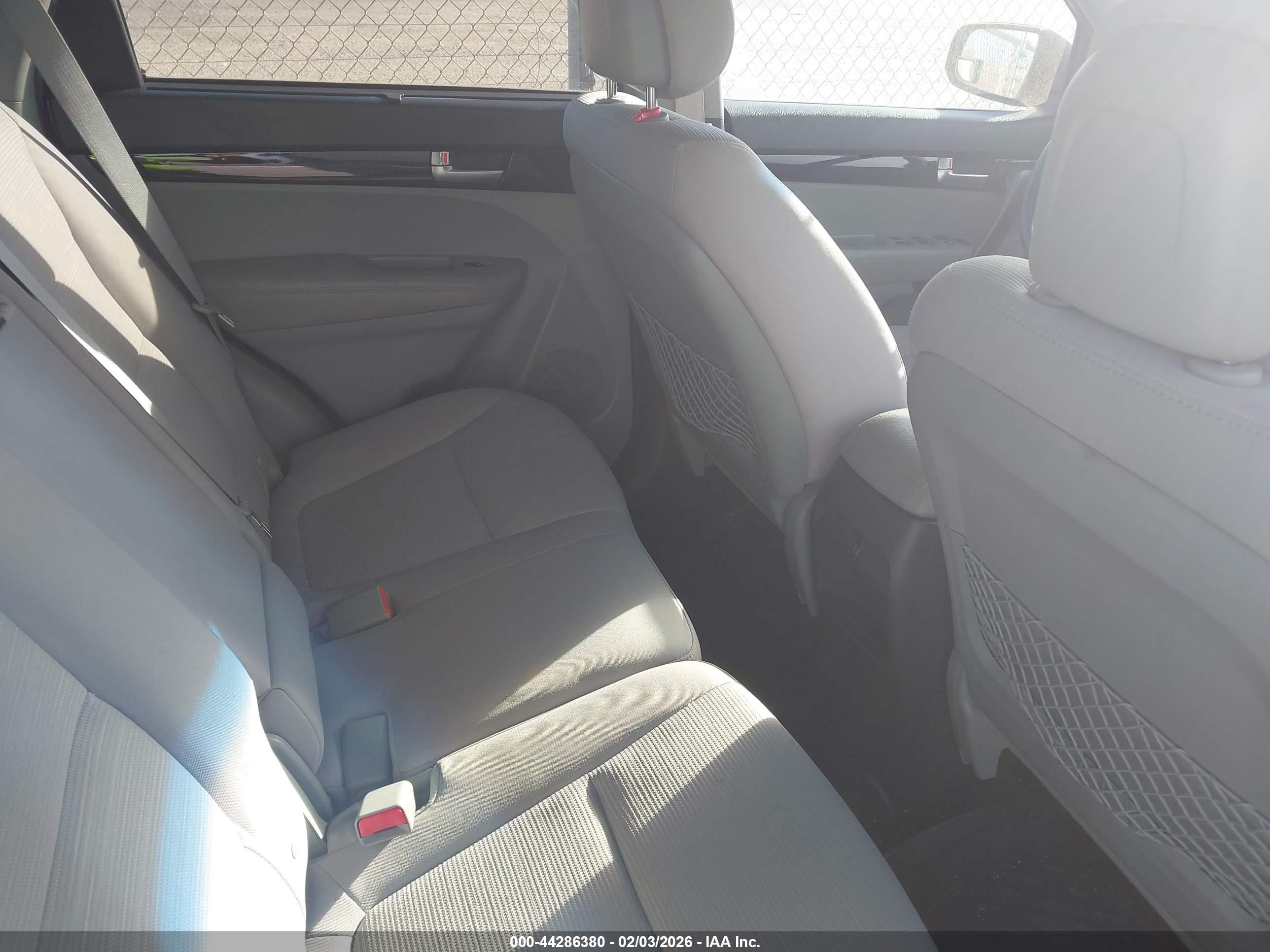 KIA SORENTO image 8