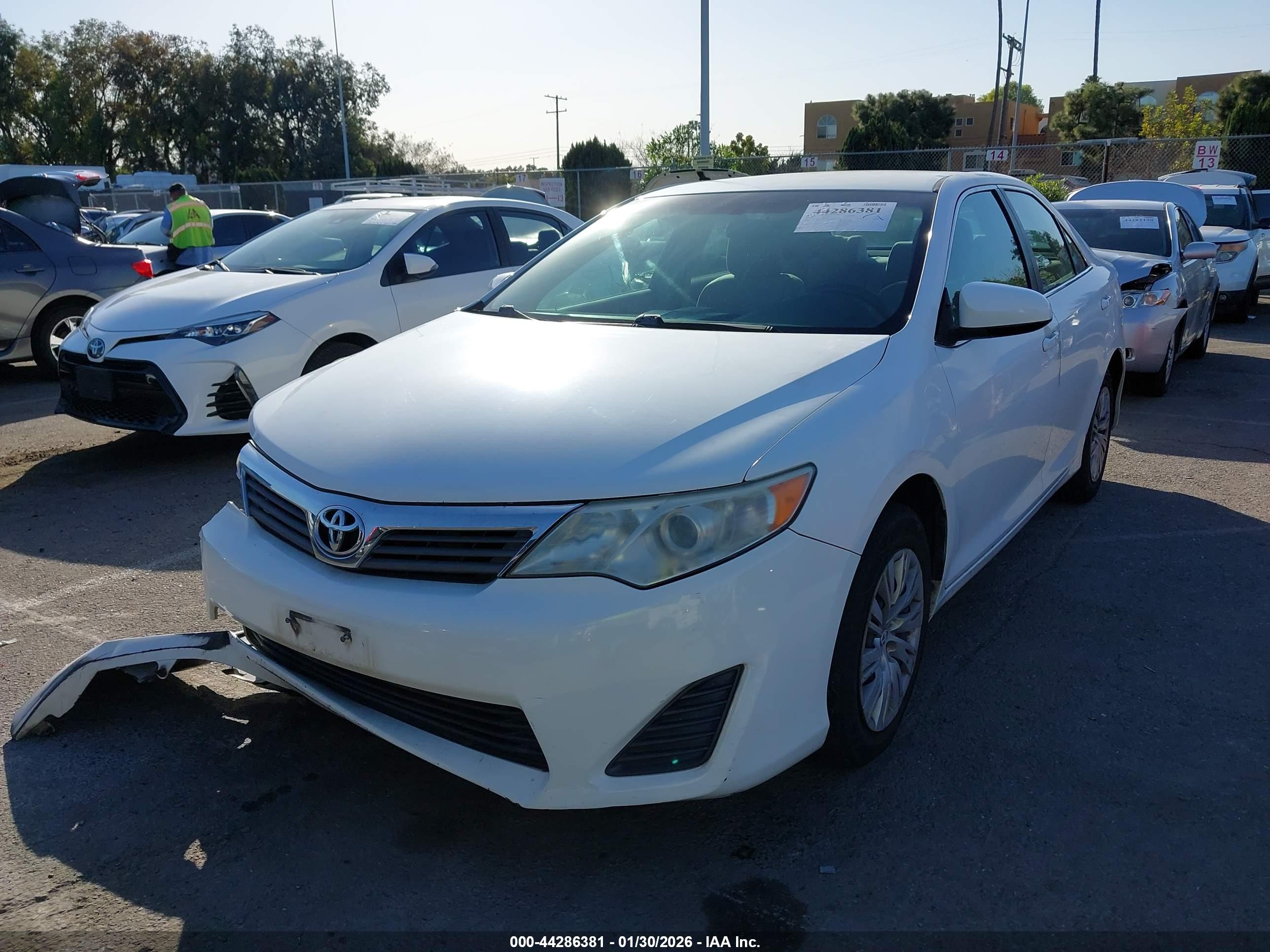 TOYOTA CAMRY image 2