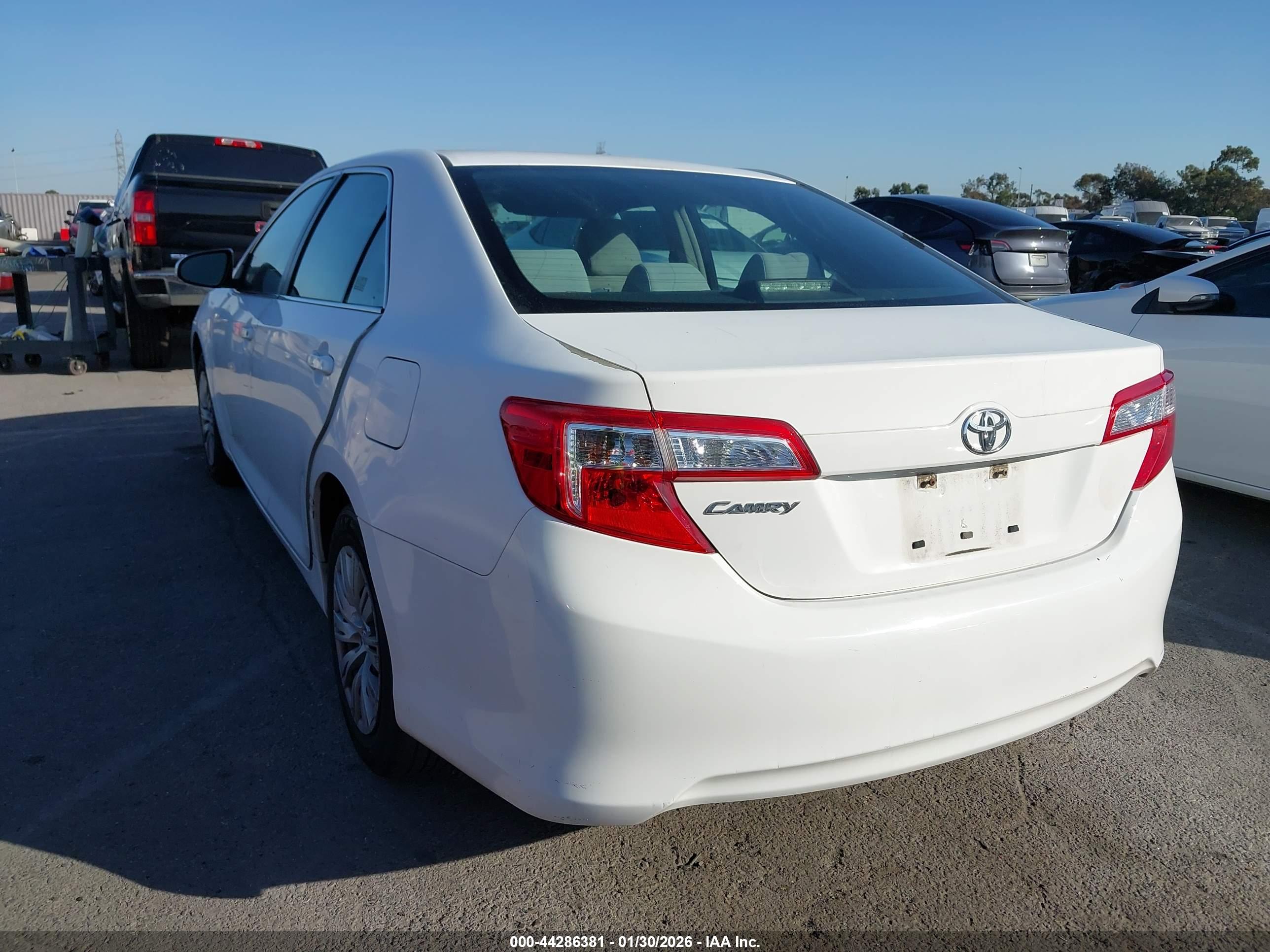 TOYOTA CAMRY image 3