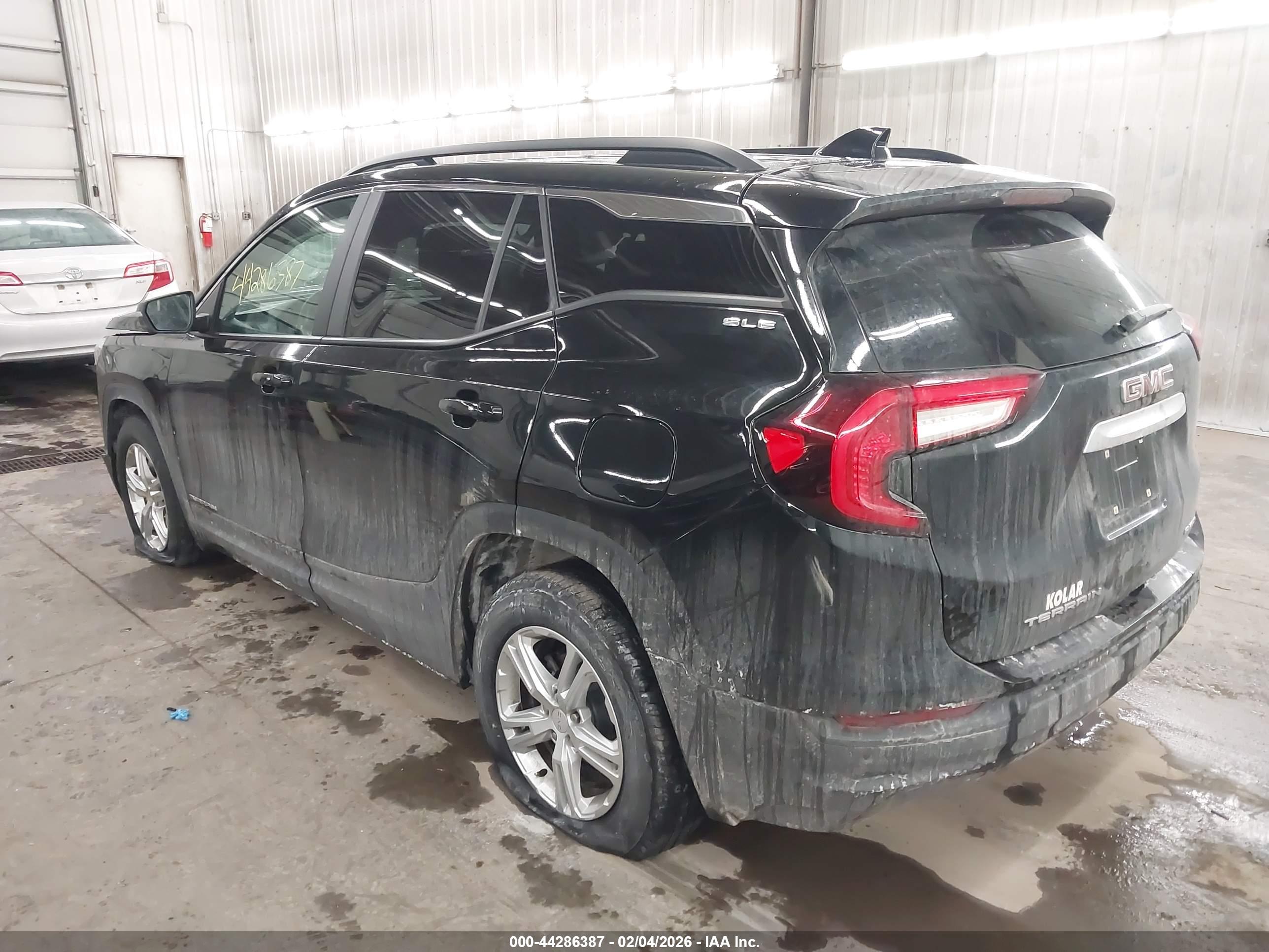 GMC TERRAIN image 3