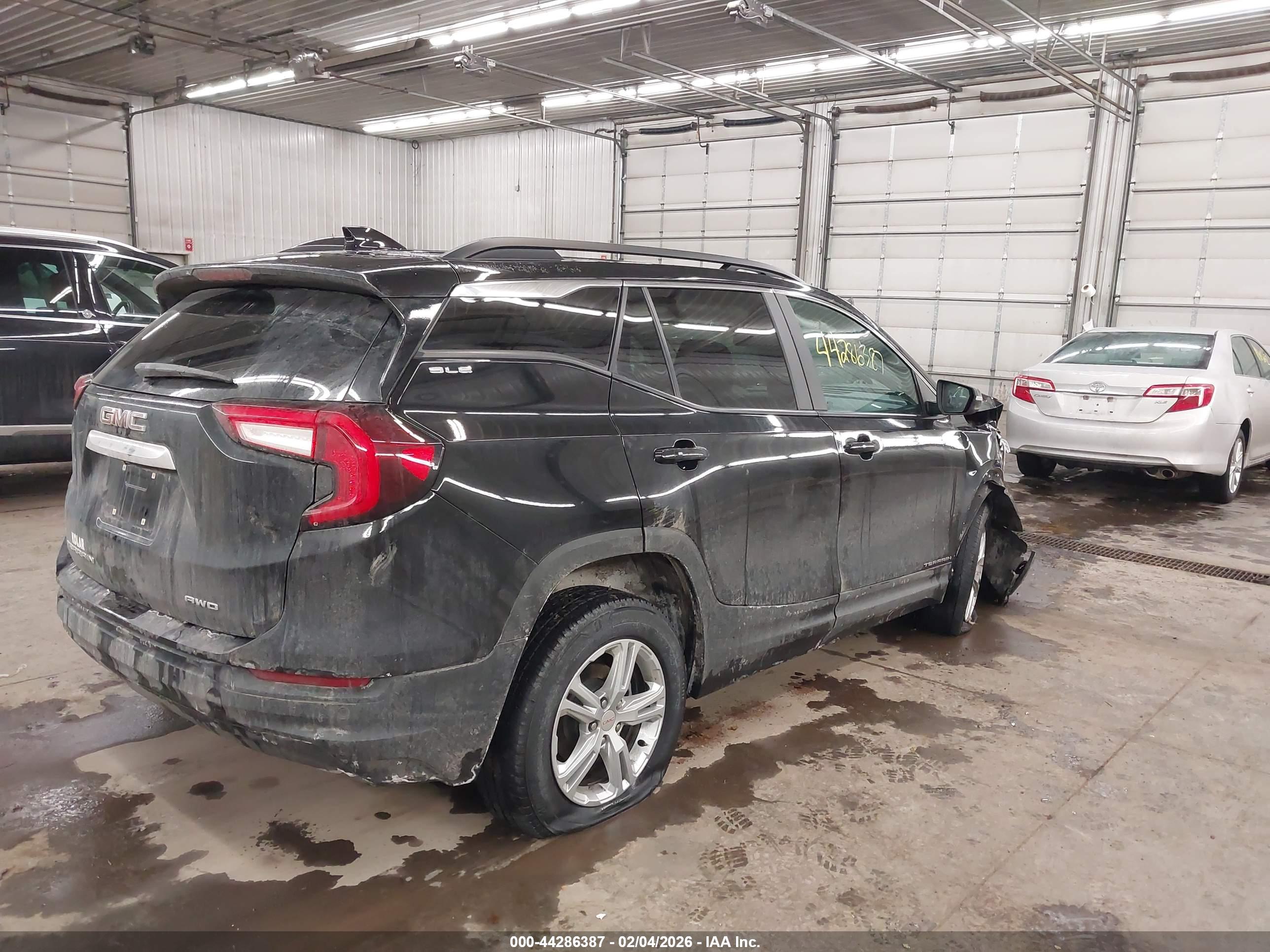 GMC TERRAIN image 4