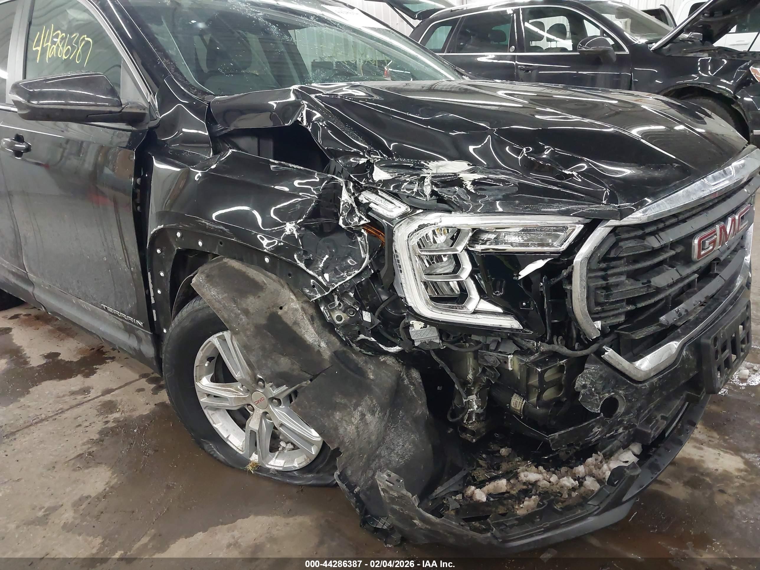 GMC TERRAIN image 6