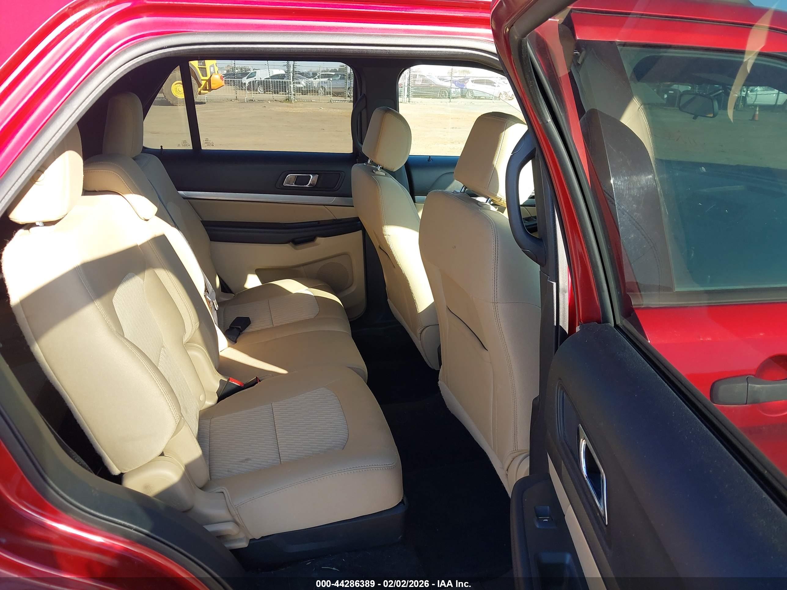 FORD EXPLORER image 8