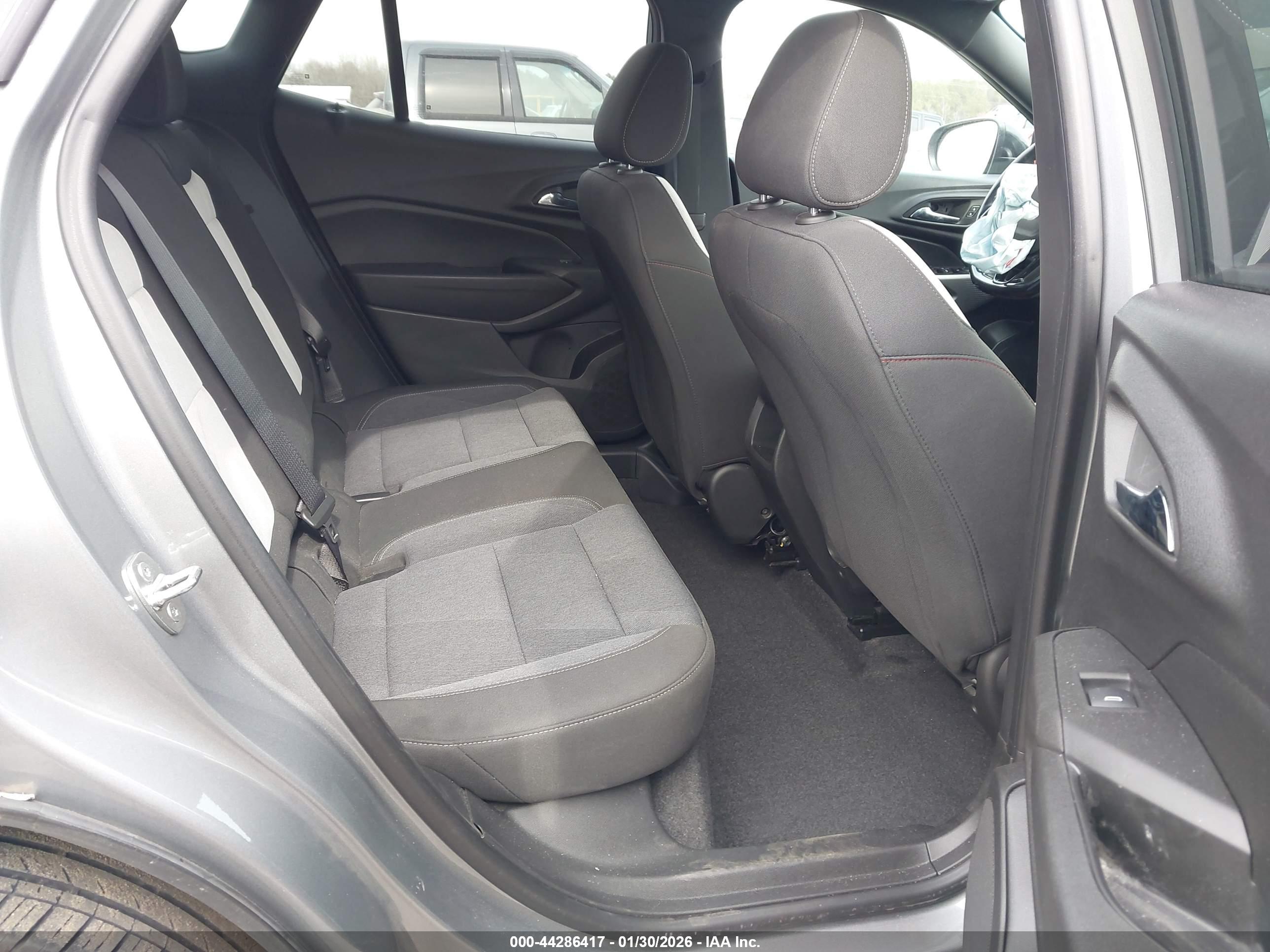 CHEVROLET TRAX image 8