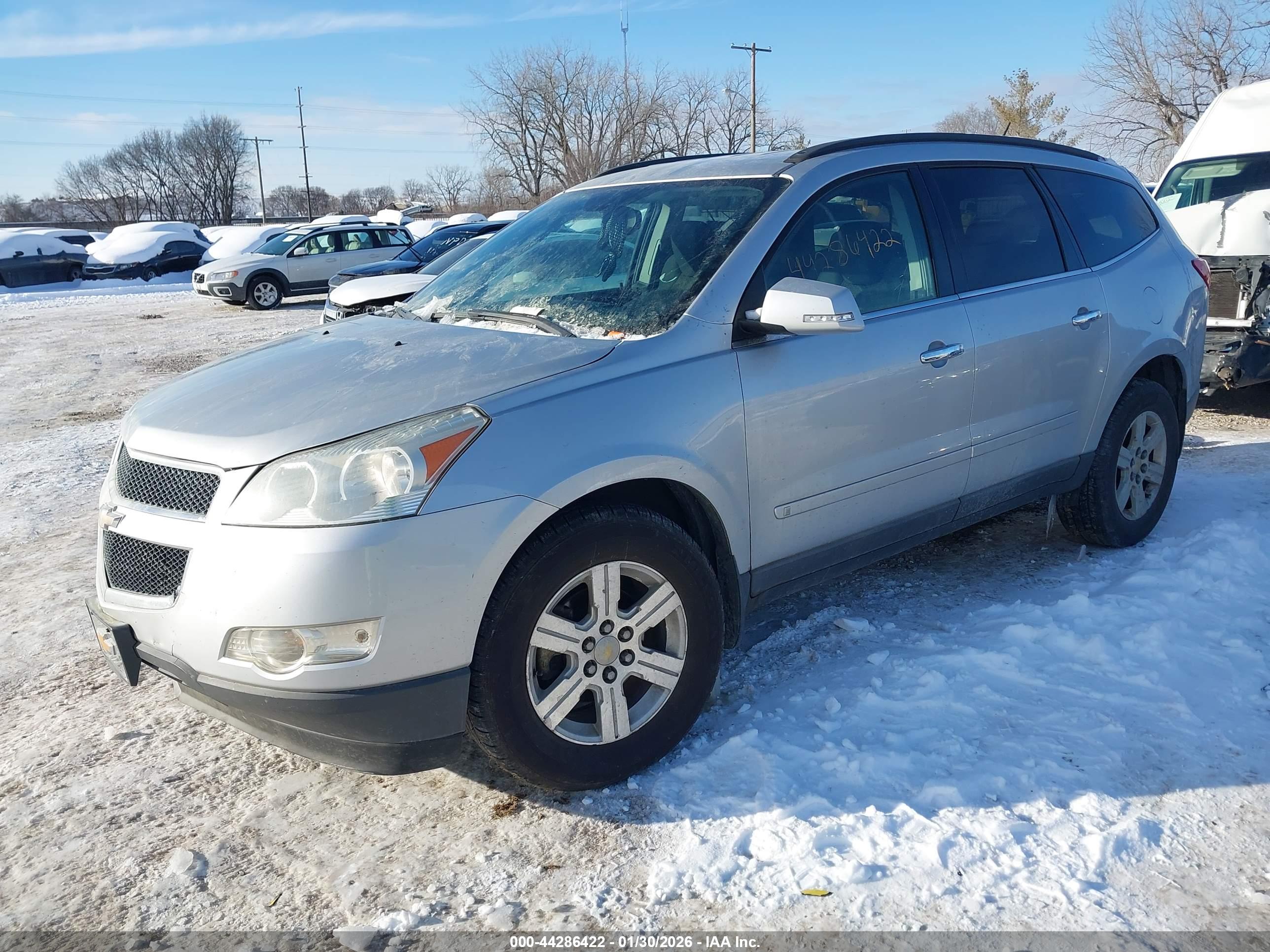 CHEVROLET TRAVERSE image 2
