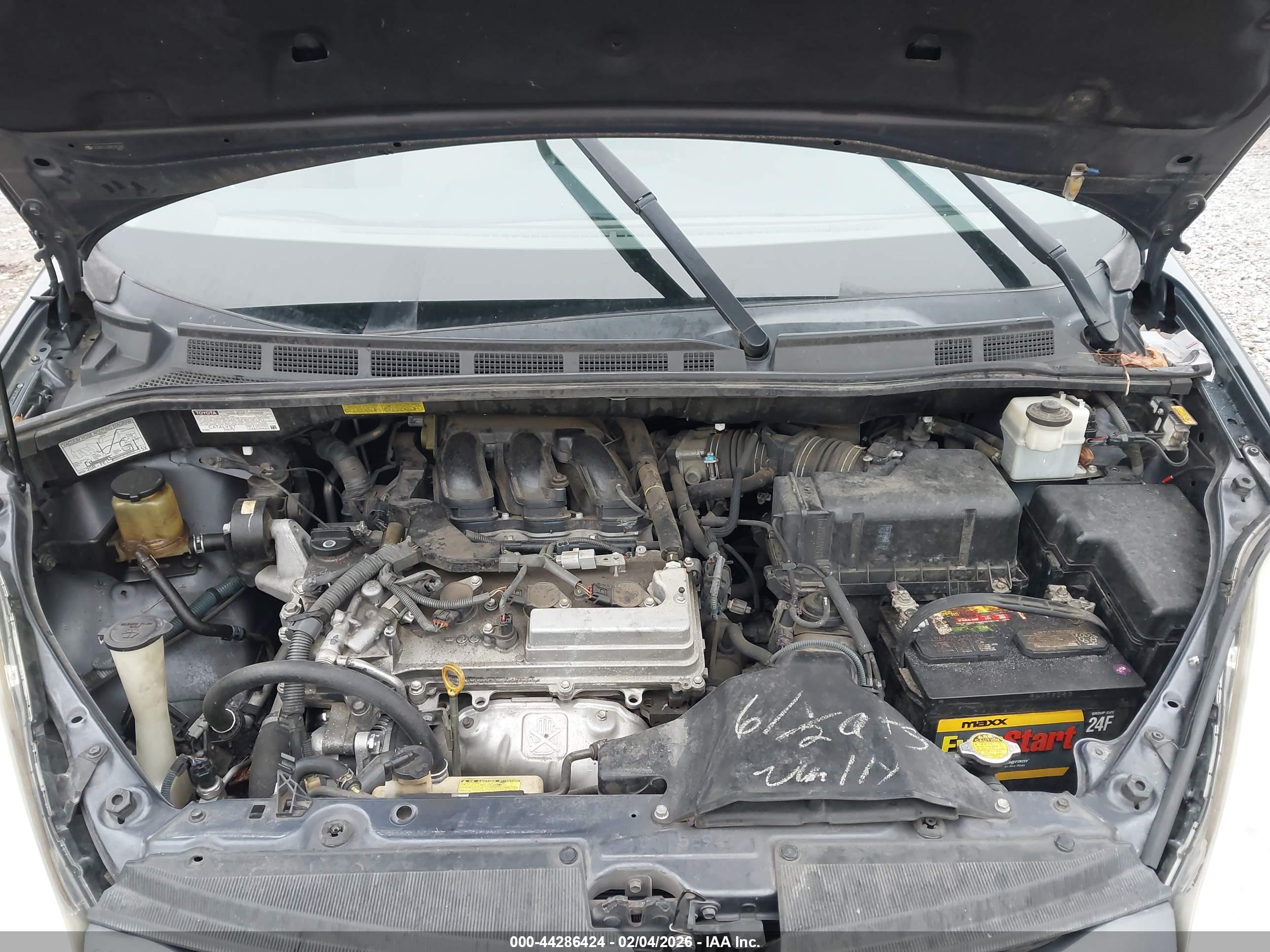 TOYOTA SIENNA image 10