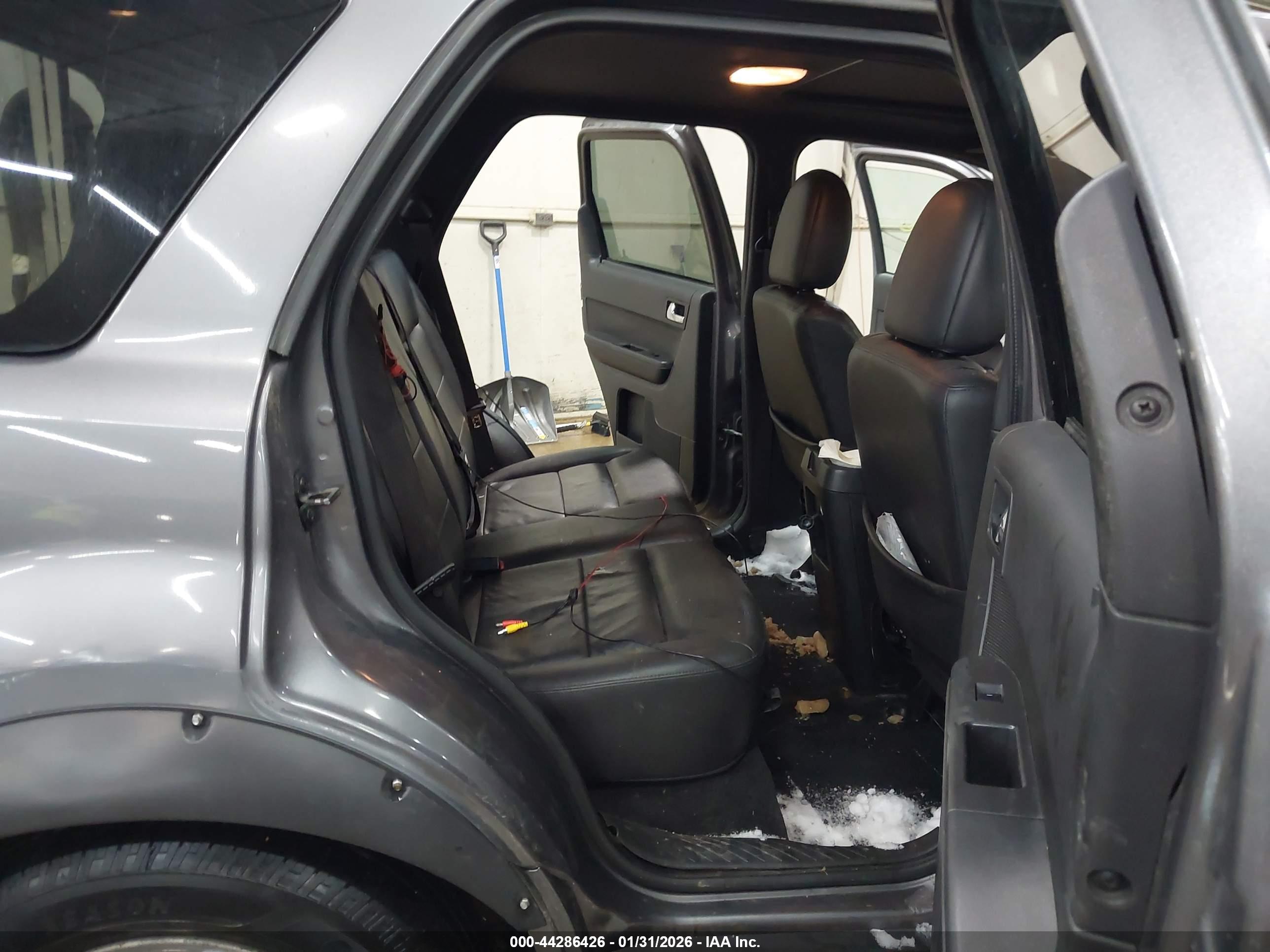 FORD ESCAPE image 8