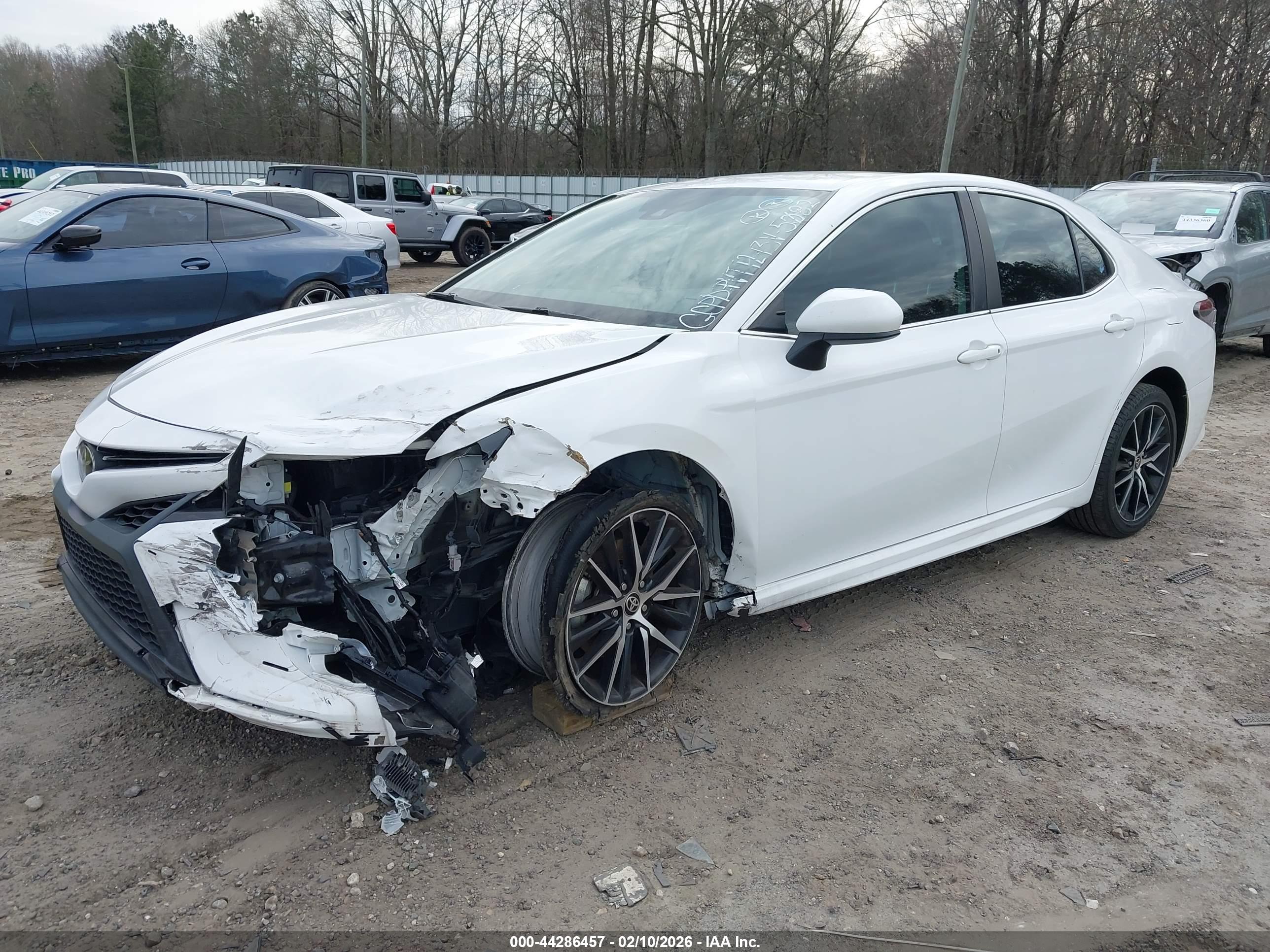 TOYOTA CAMRY image 2