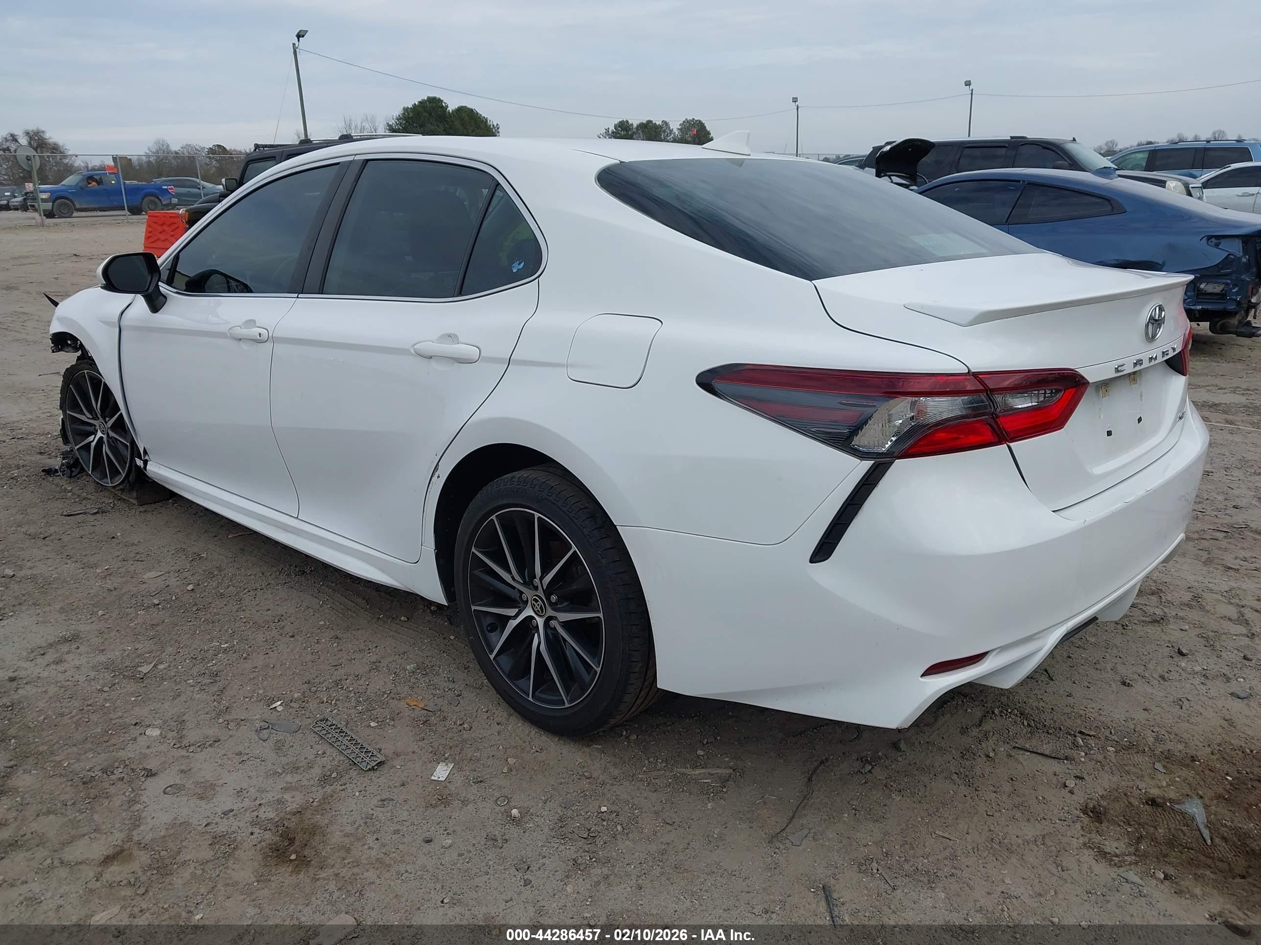 TOYOTA CAMRY image 3