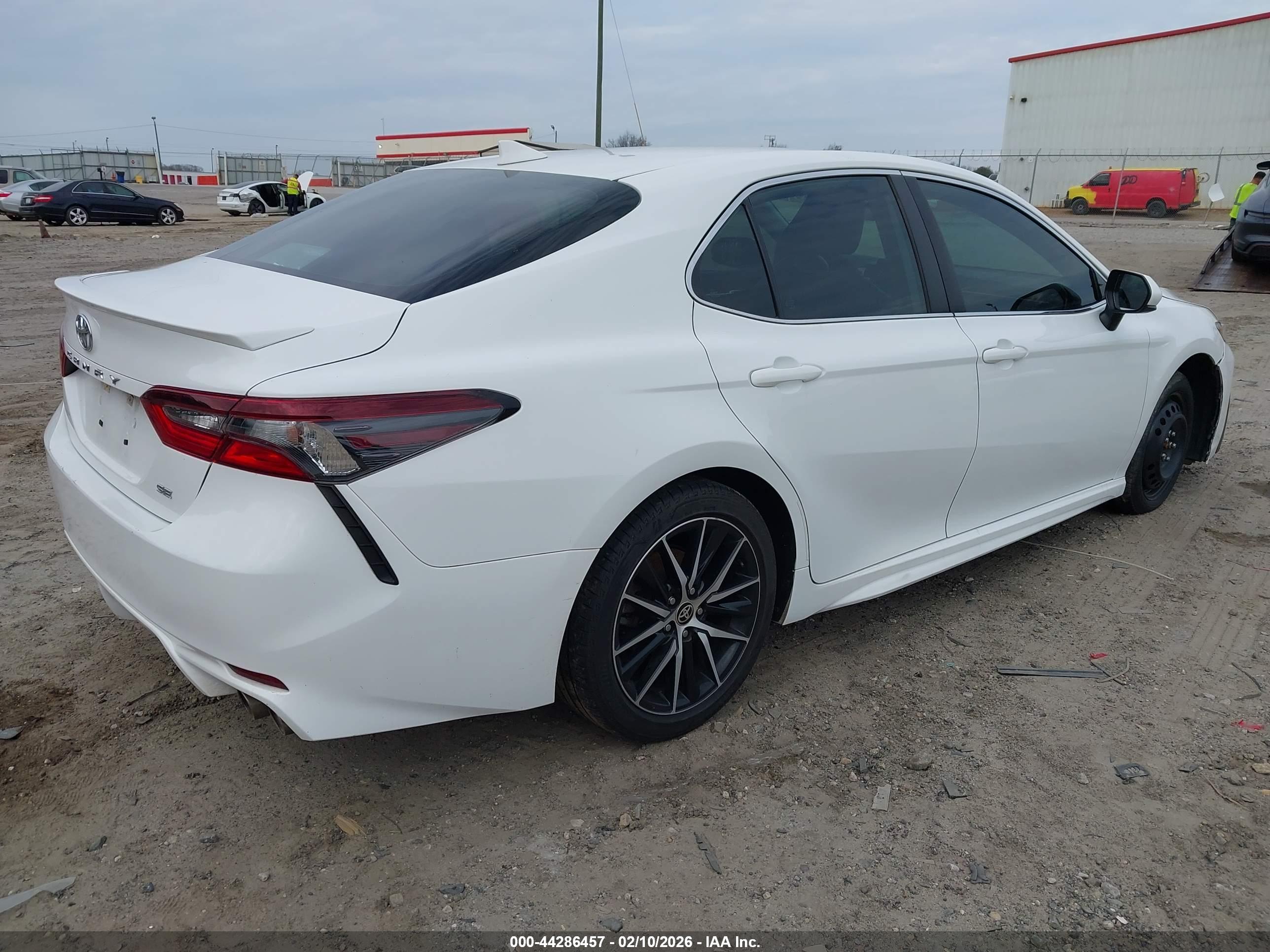 TOYOTA CAMRY image 4