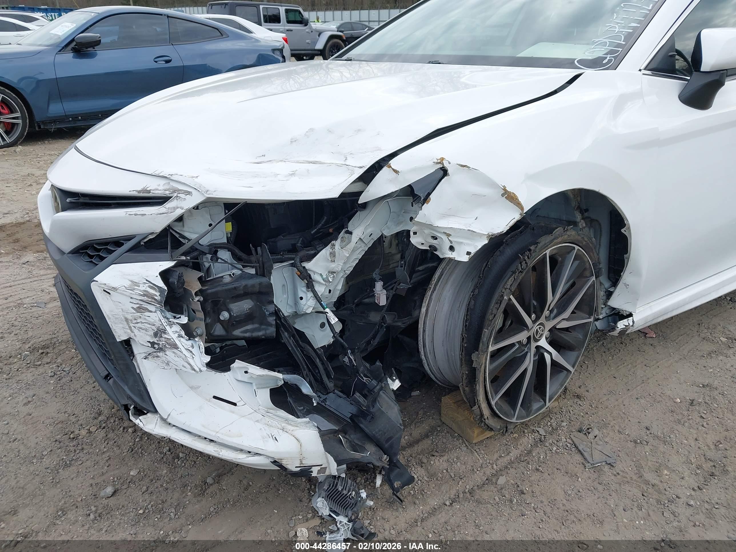 TOYOTA CAMRY image 6
