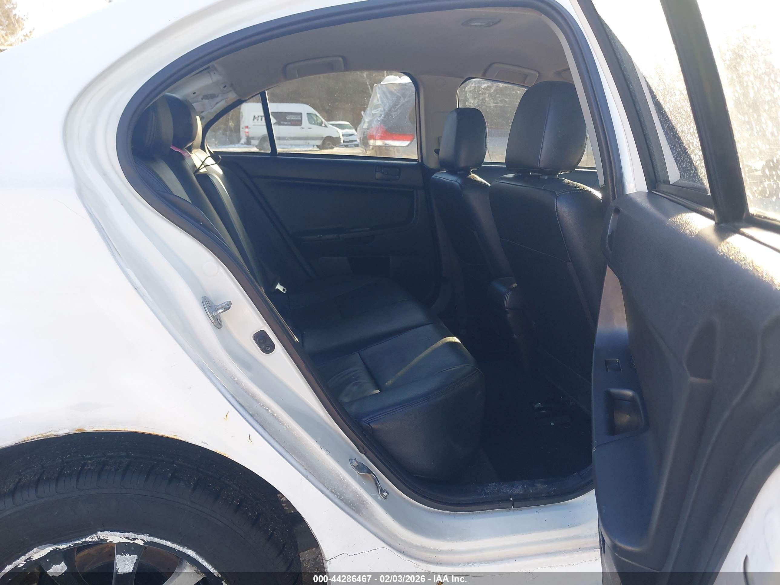 MITSUBISHI LANCER image 8